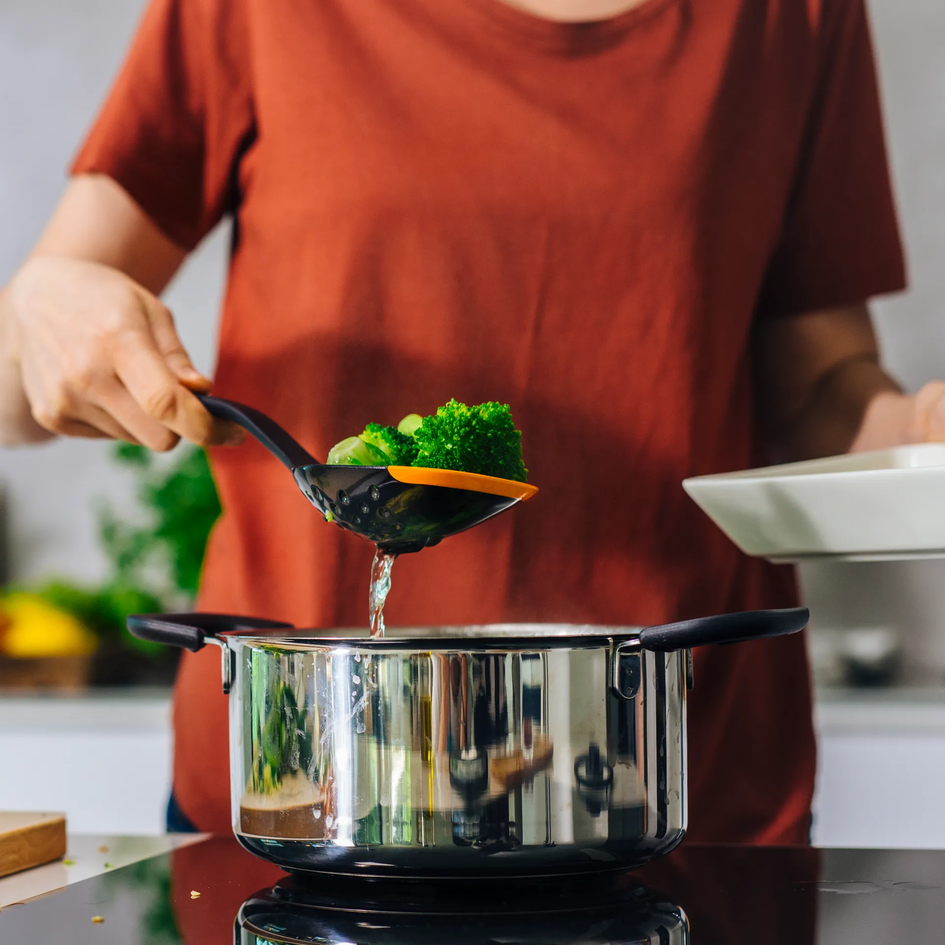 Functional Form クッキングスプーン 29.6 cm, Black Fiskars | フィスカース