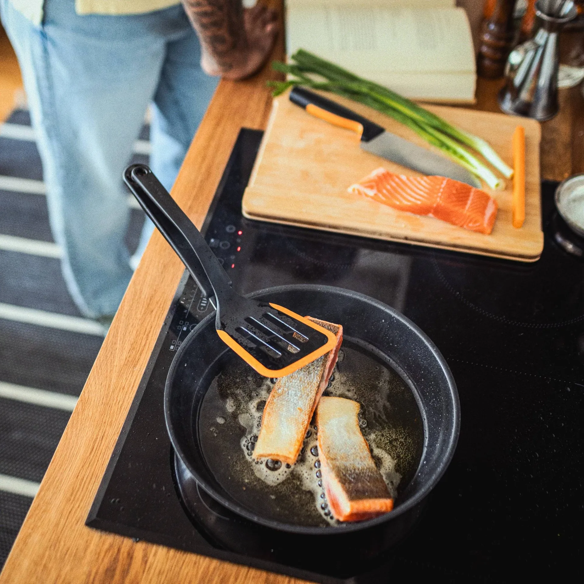 Functional Form フライ返し, Black-orange, 36.2 cm Fiskars | フィスカース