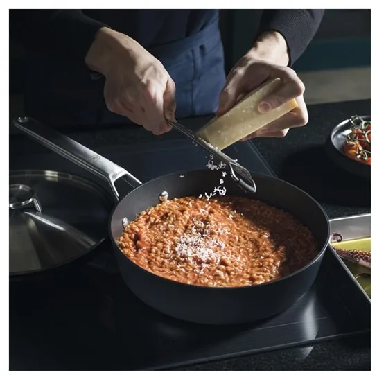 Taiten 蓋付きソースパン, 26 cm Fiskars | フィスカース