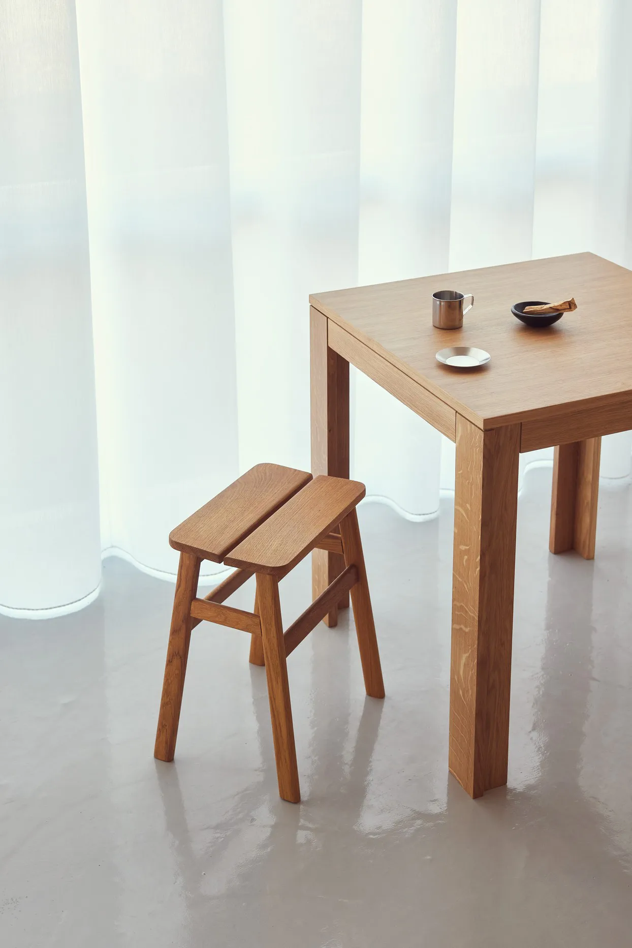 Angle Standard ラウンド スツール 45 cm, Oak, Ø32x46 cm Form & Refine