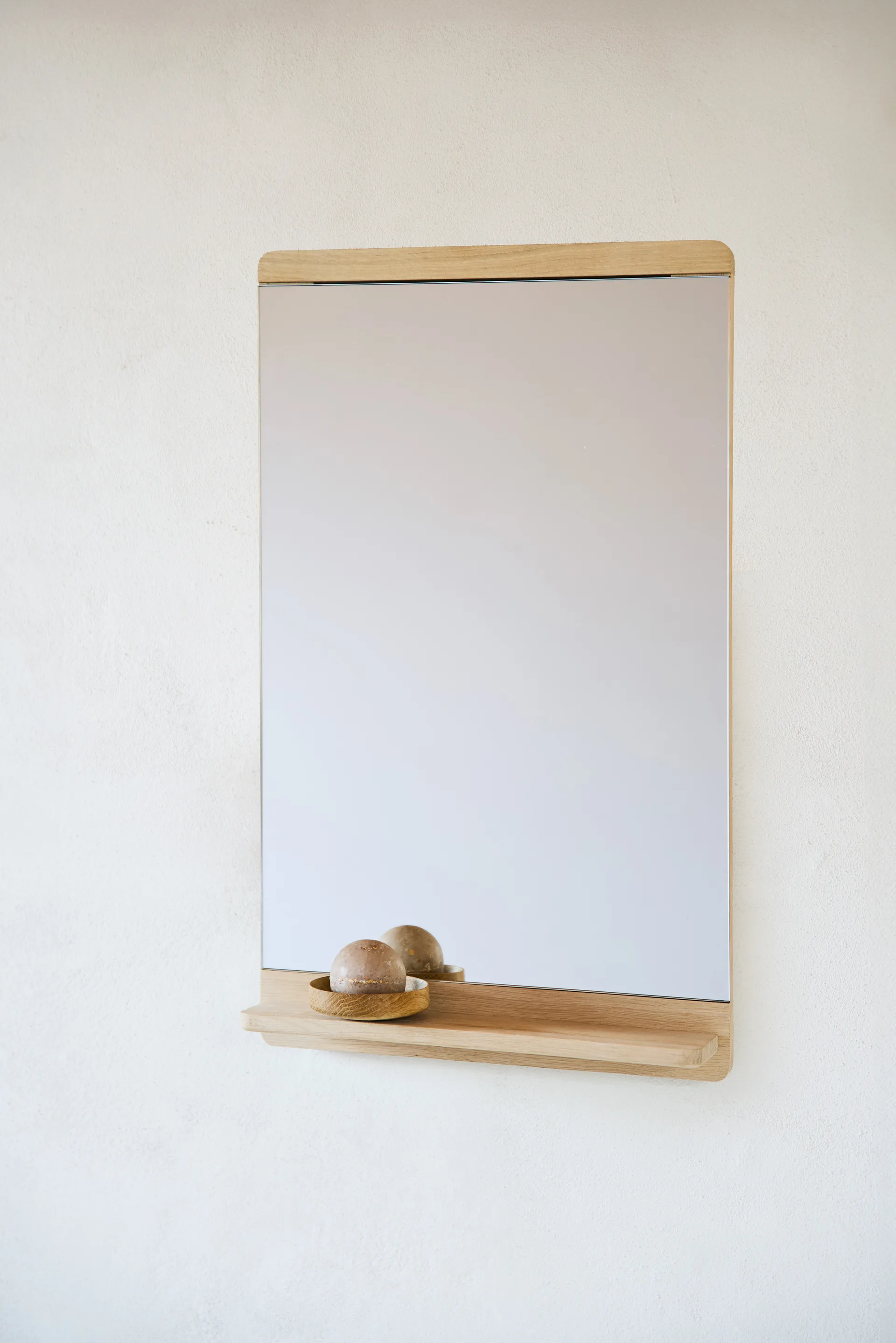 Rim ウォールミラー 40x68 cm, White oak Form & Refine