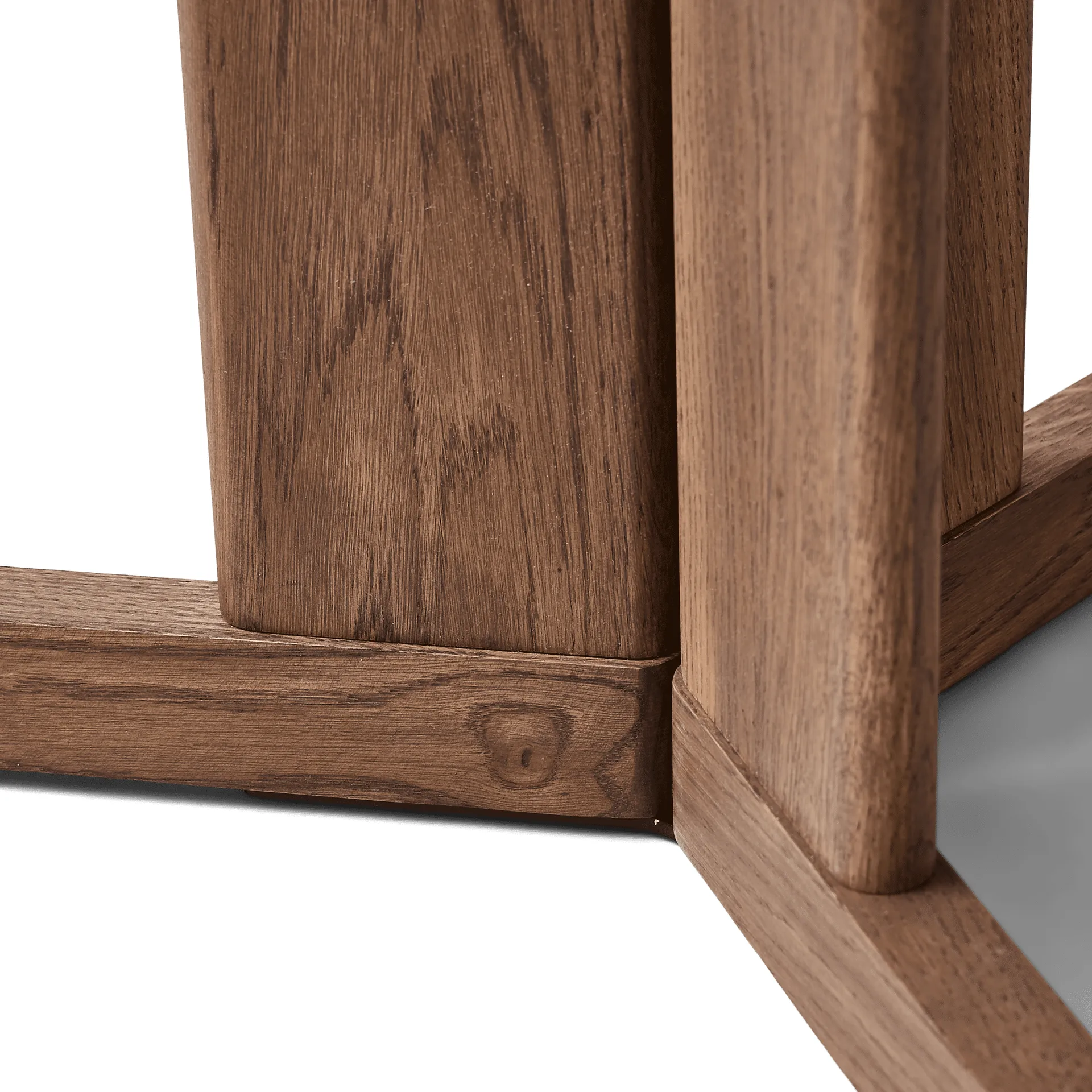 Trefoil ダイニングテーブル Ø75 cm, Smoked oak Form & Refine