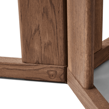 Trefoil ダイニングテーブル Ø75 cm - Smoked oak - Form & Refine