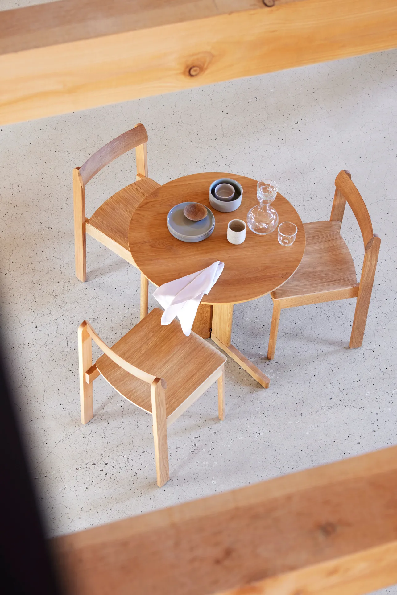 Trefoil ダイニングテーブル Ø90 cm, Oak Form & Refine