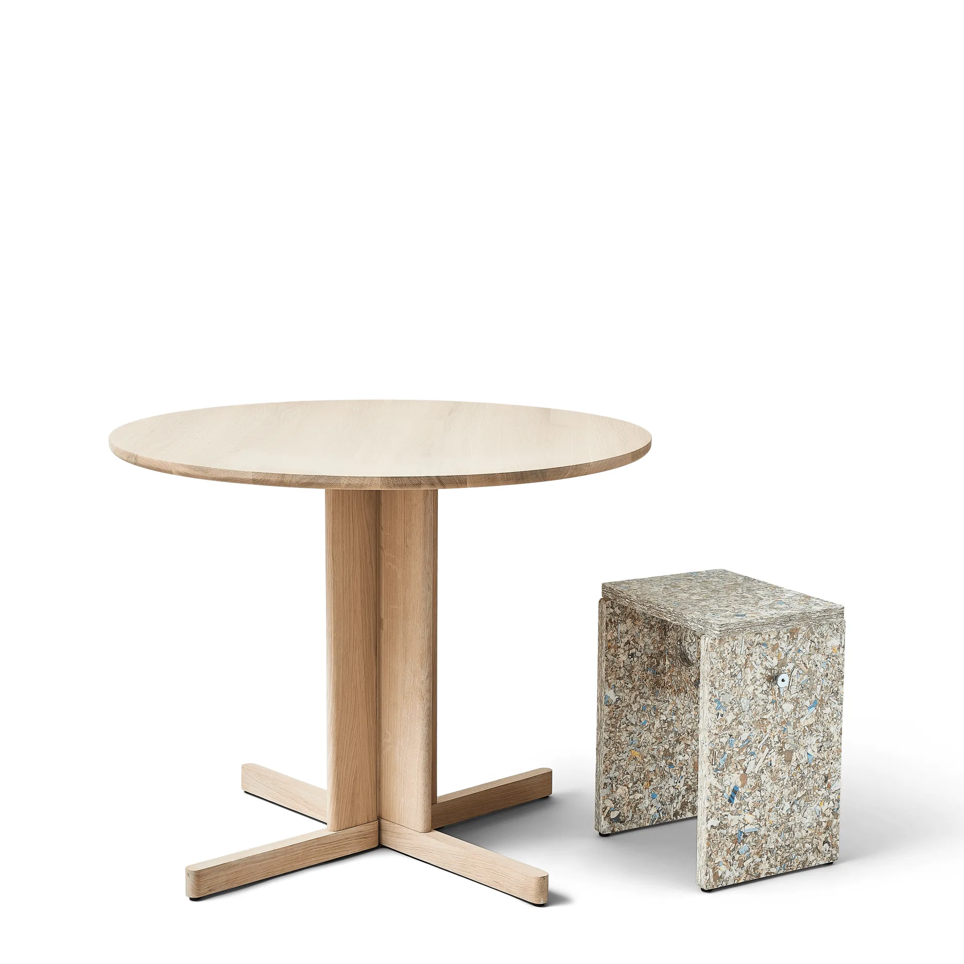 Trefoil ダイニングテーブル Ø90 cm, White oak Form & Refine