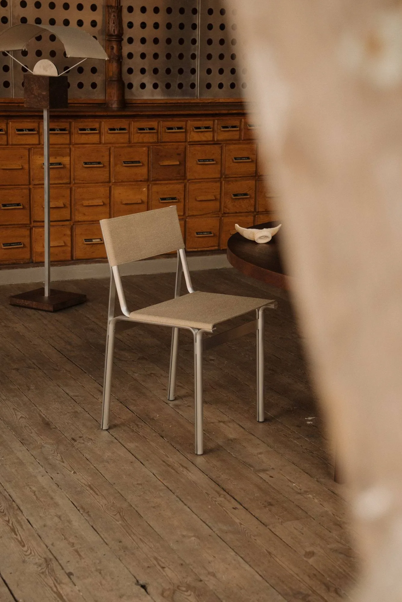 Union チェア, Aluminium-Sandstone Linen FRAMA