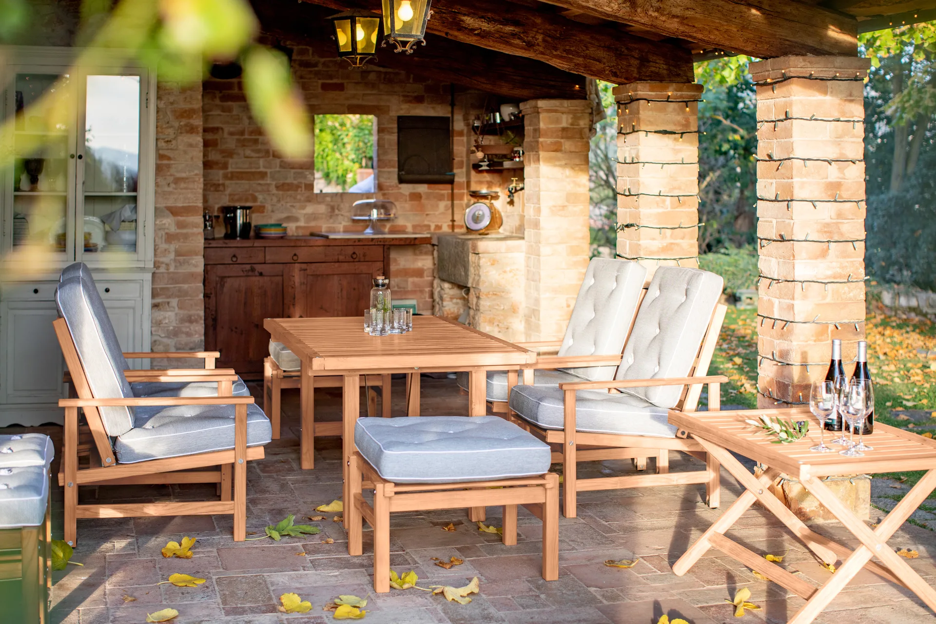 92 オットマン, Redwood Fri Form