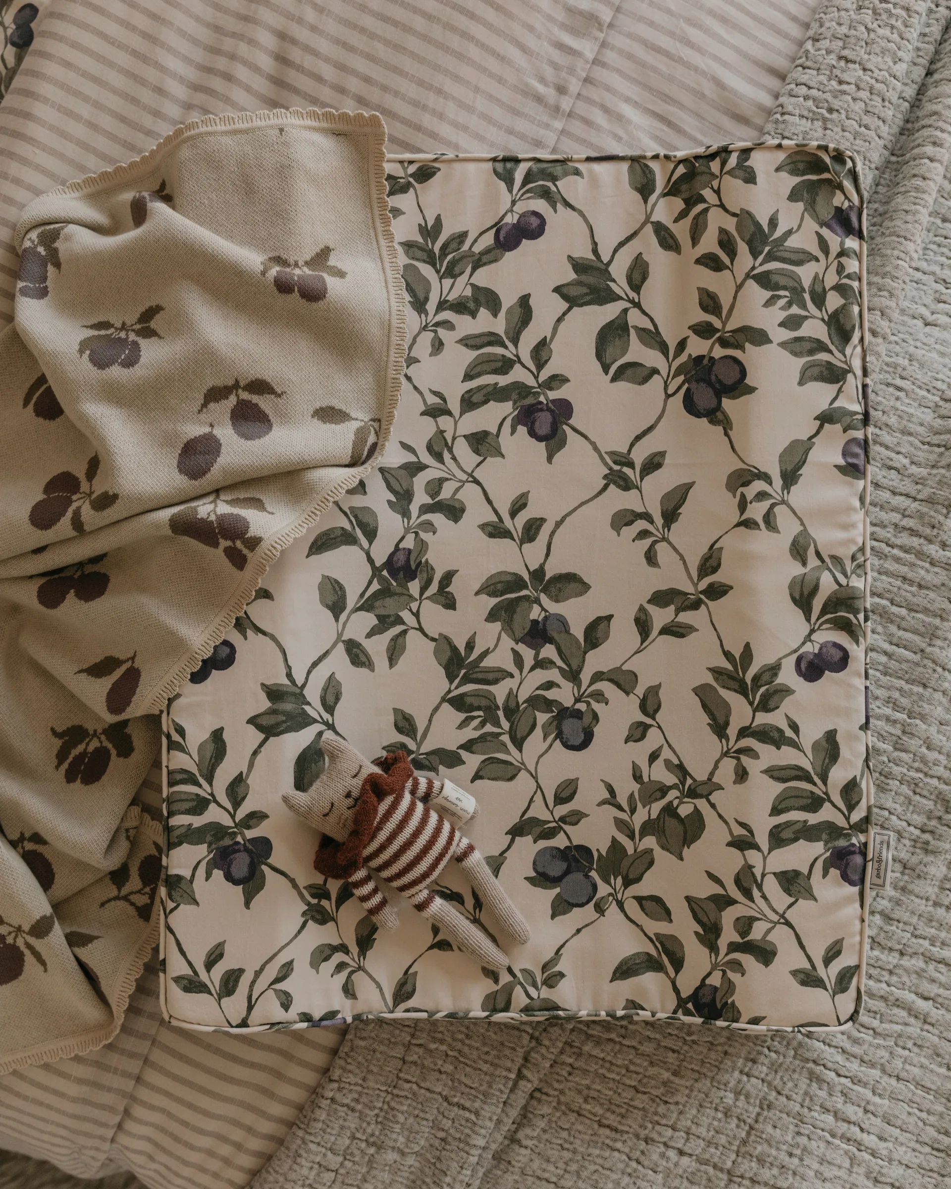 Plum サテン チェンジマット, 50x65x9 cm Garbo&Friends