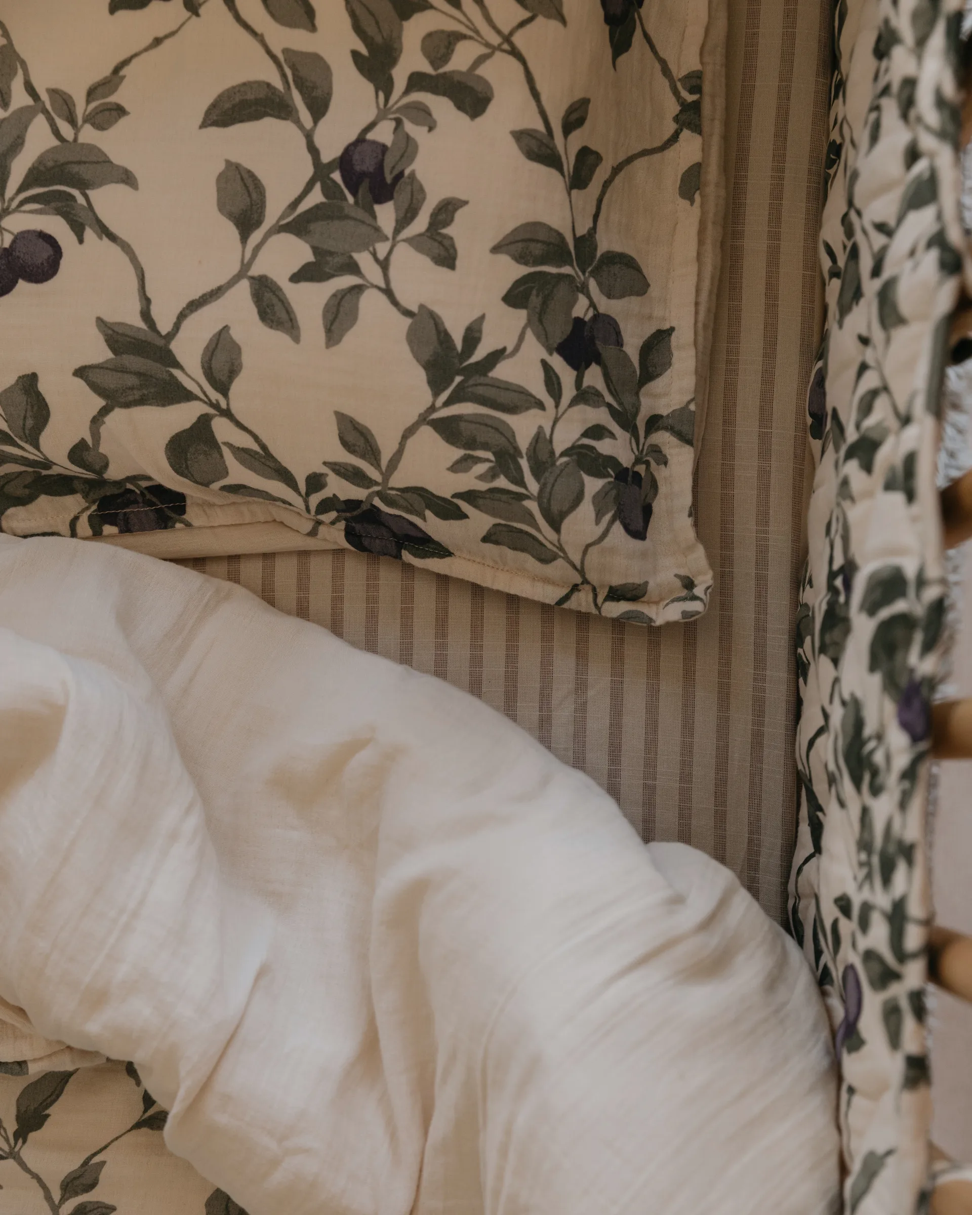 Stripe Mauve フィットシーツ, 60x120x20 cm Garbo&Friends