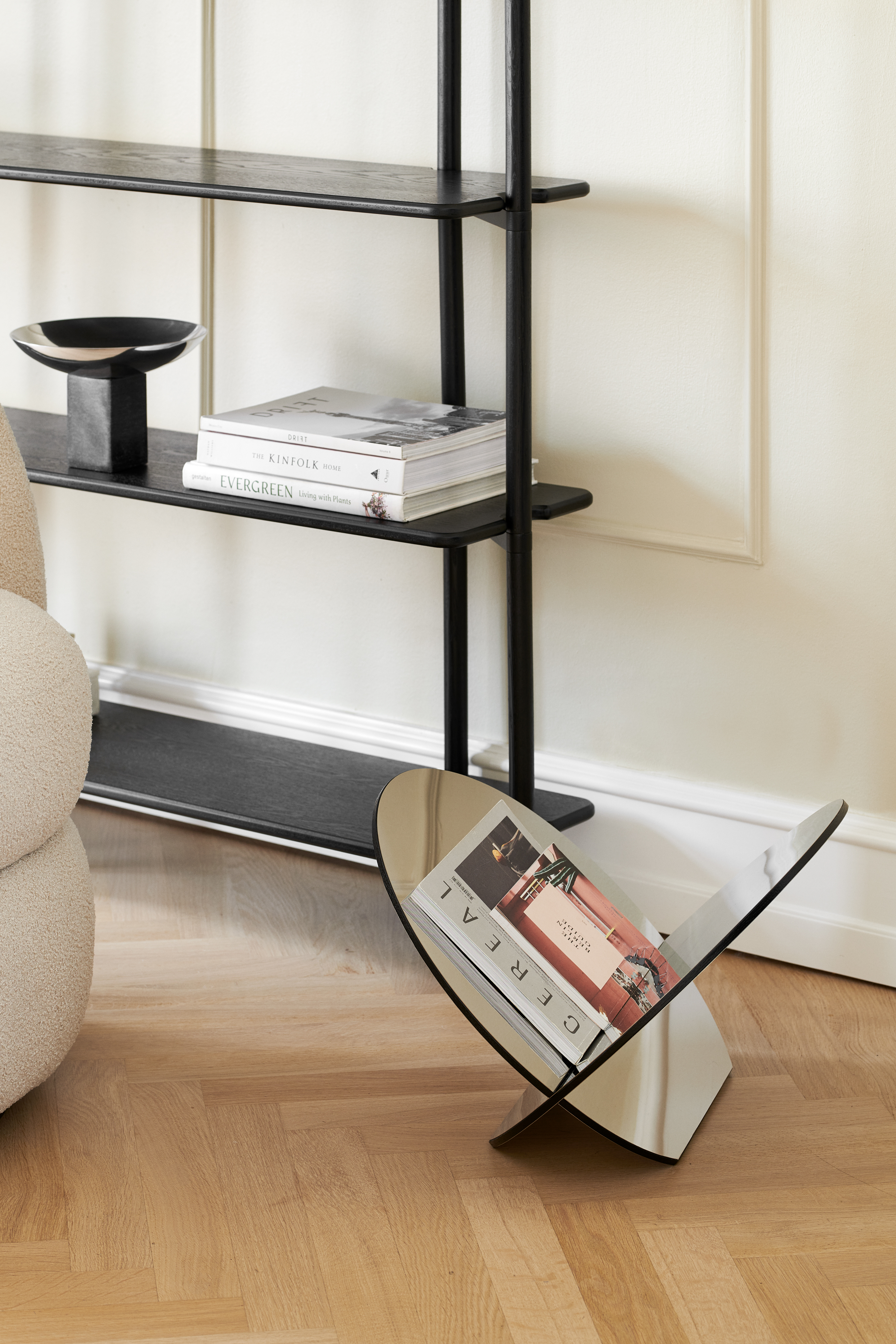 Curva ニュースペパースタンド AYTM | アイテム からのCurva ニュースペパースタンド