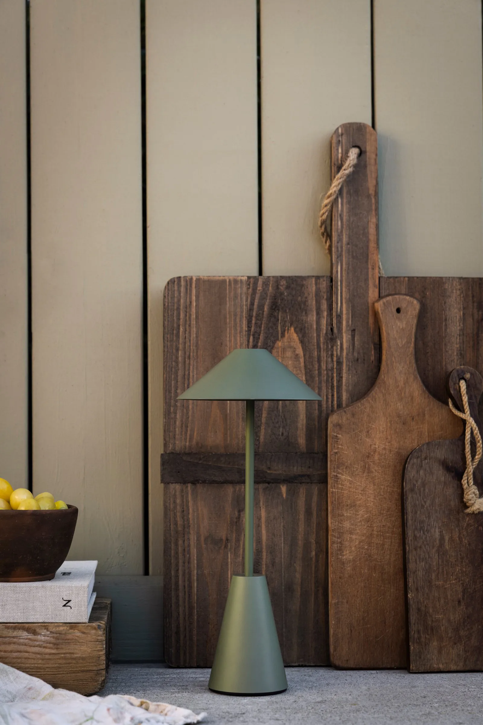 Cannes 32 ポータブルテーブルランプ, Moss green Globen Lighting | グローベンライティング