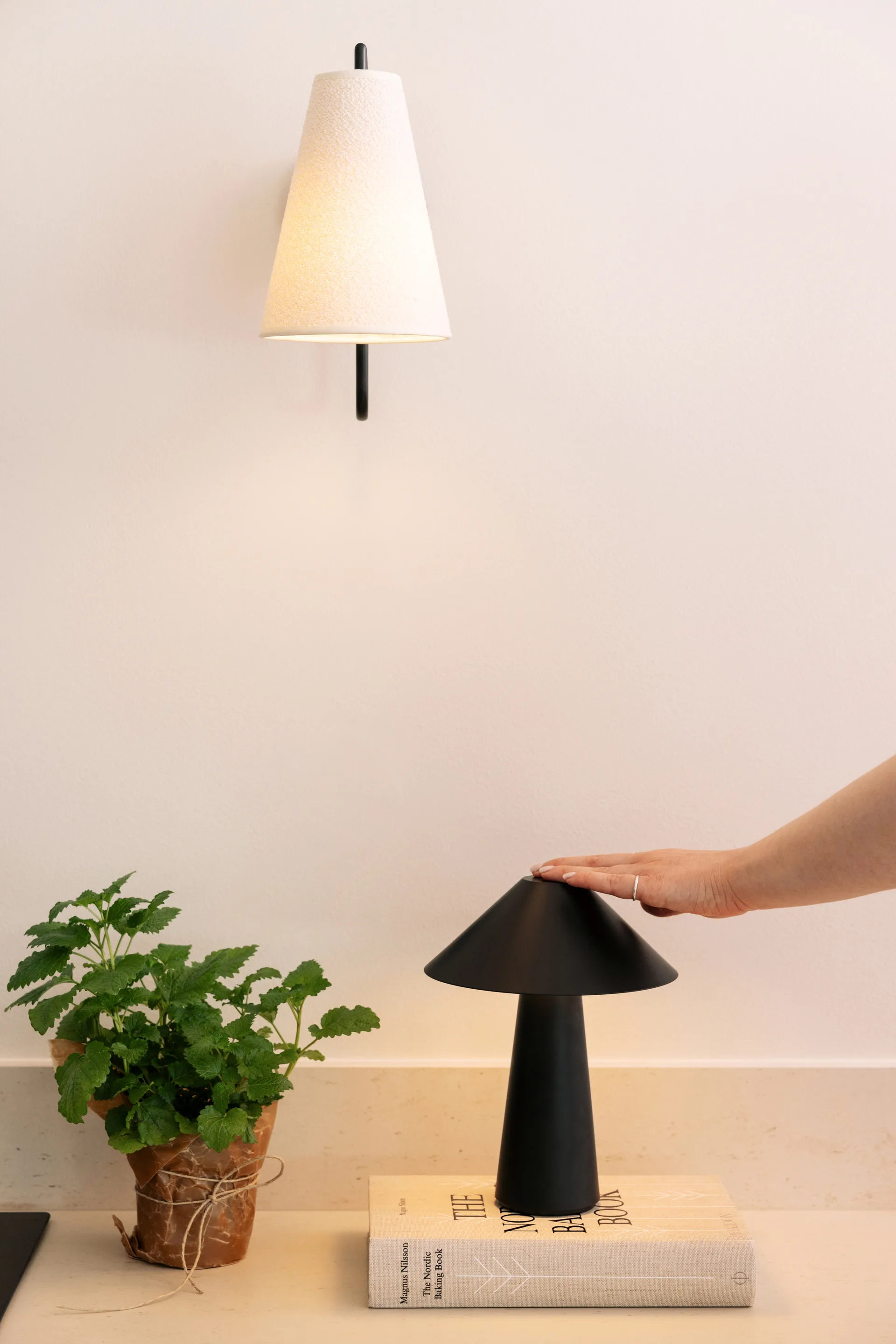 Cannes ポータブルランプ, Black Globen Lighting | グローベンライティング