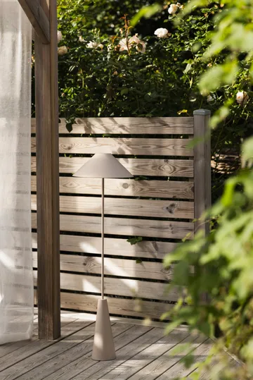 Cannes ポータブルフロアランプ - Mud - Globen Lighting | グローベンライティング