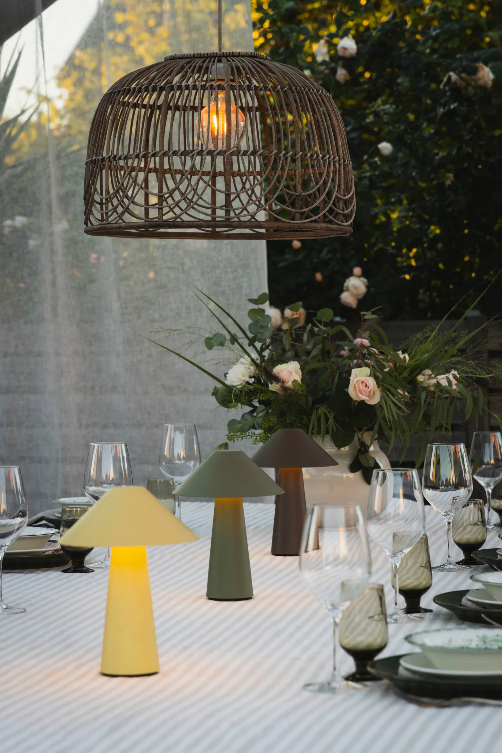 Cannes ポータブルテーブルランプ, Oat yellow Globen Lighting | グローベンライティング