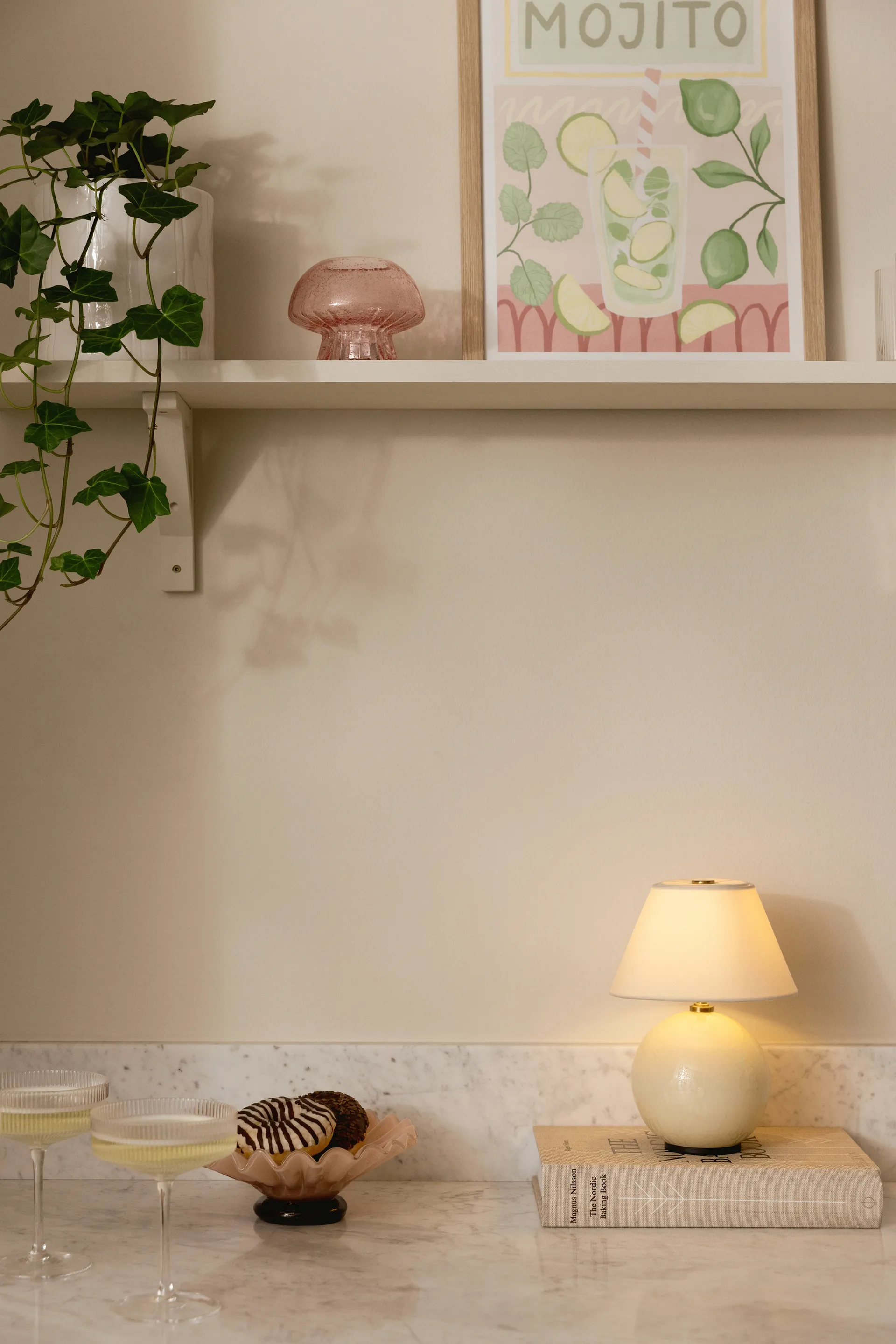 Iris 16 ポータブルテーブルランプ, Cream Globen Lighting | グローベンライティング