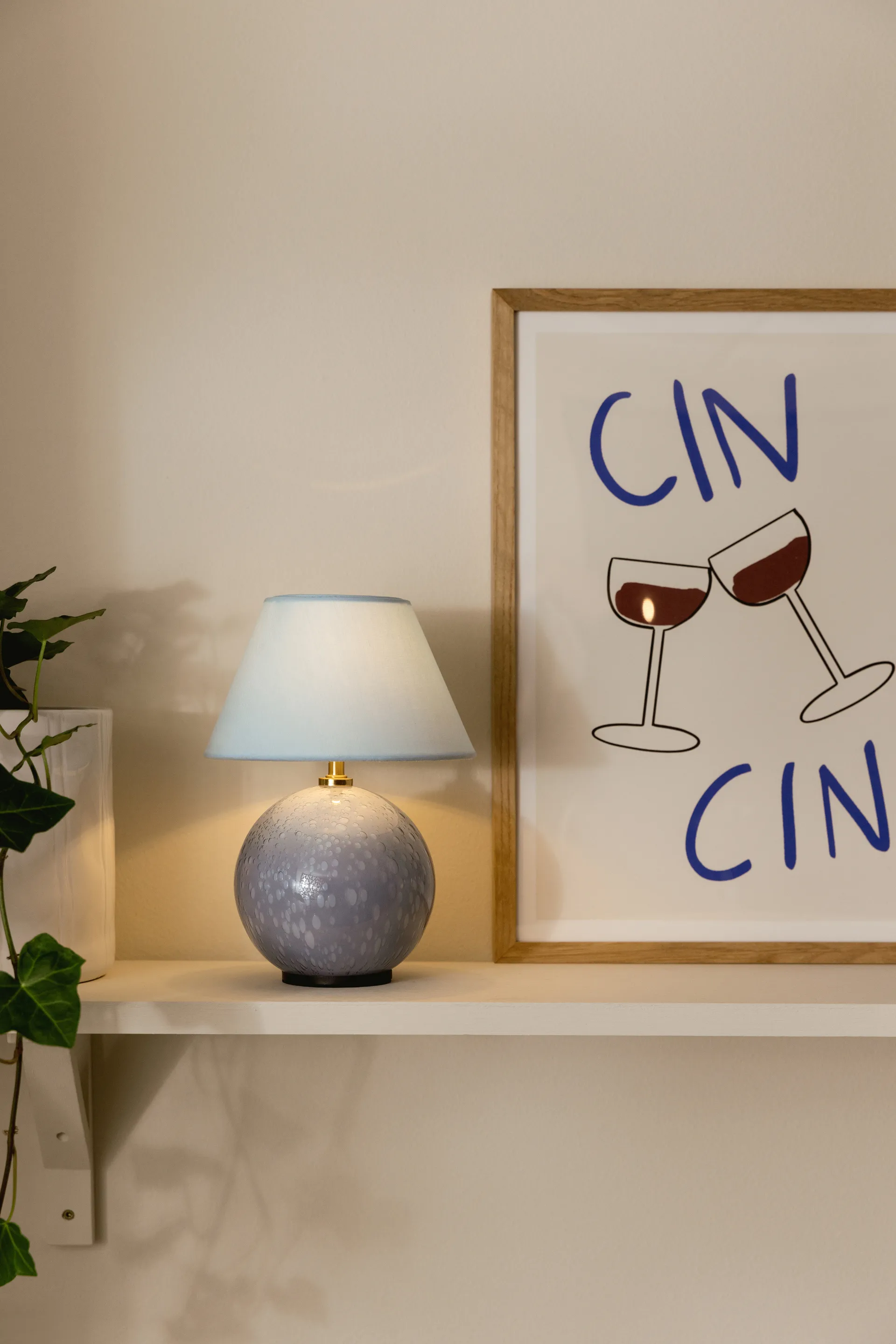 Iris 16 ポータブルテーブルランプ, Dove blue Globen Lighting | グローベンライティング