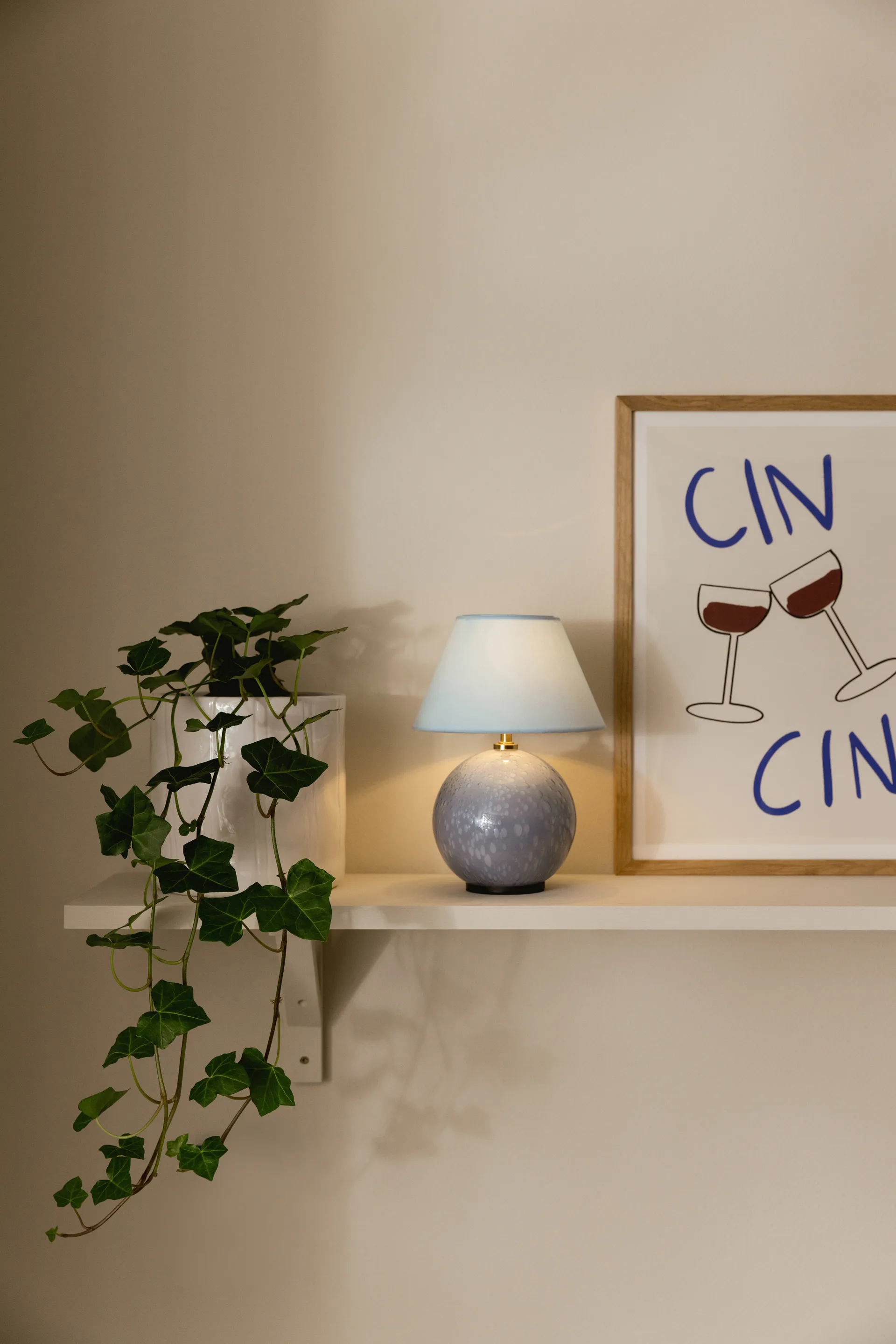 Iris 16 ポータブルテーブルランプ, Dove blue Globen Lighting | グローベンライティング