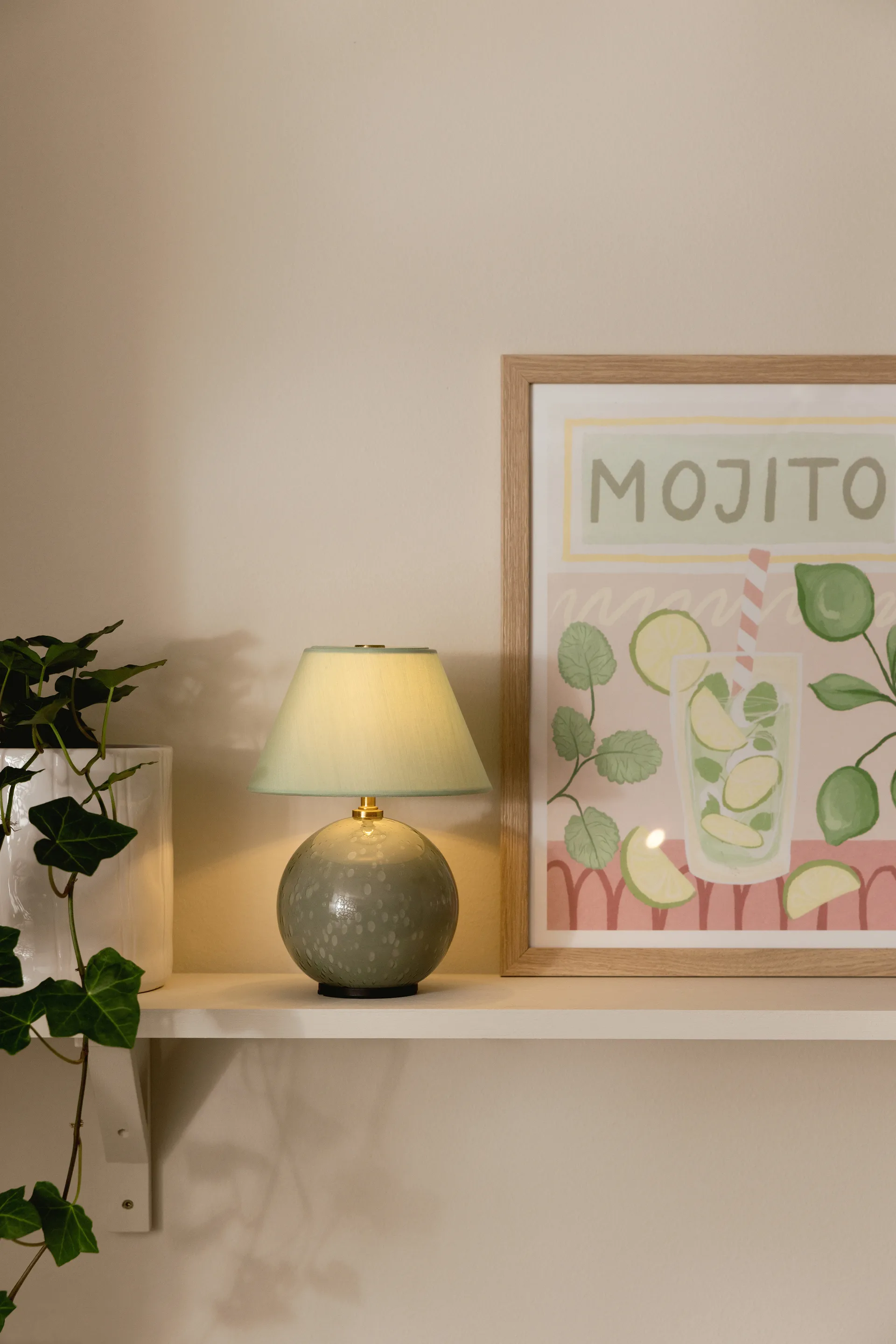 Iris 16 ポータブルテーブルランプ, Green Globen Lighting | グローベンライティング