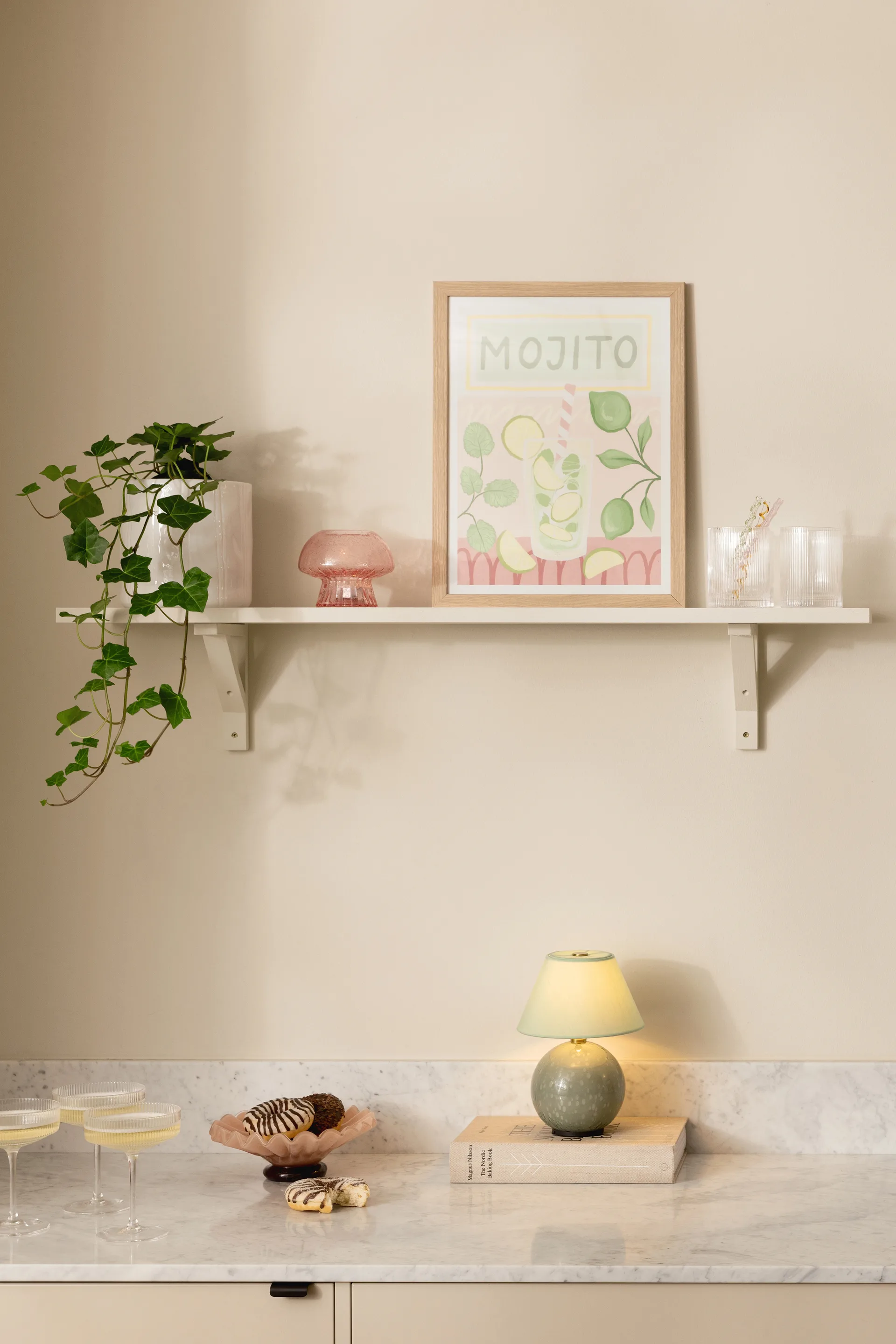 Iris 16 ポータブルテーブルランプ, Green Globen Lighting | グローベンライティング