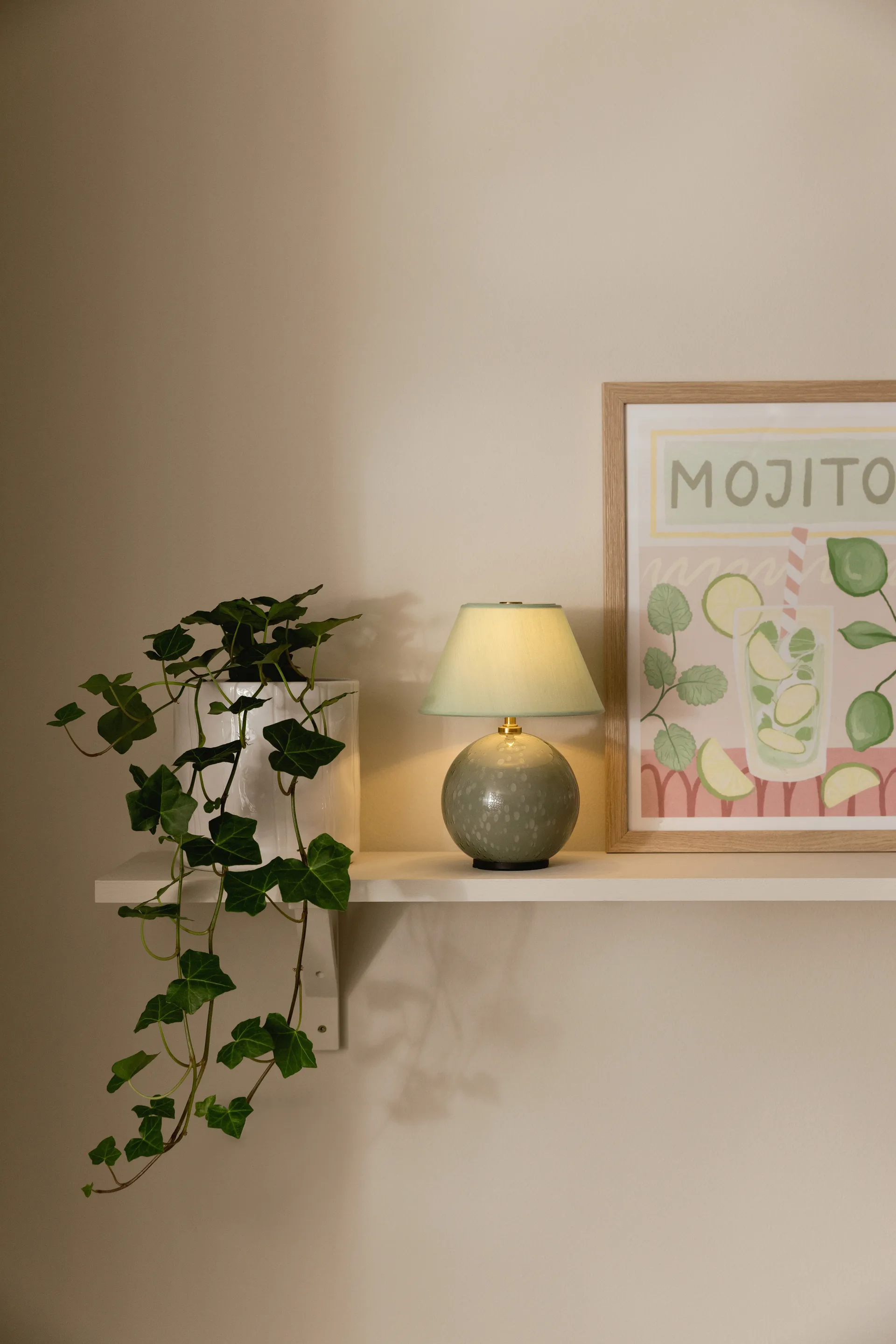 Iris 16 ポータブルテーブルランプ, Green Globen Lighting | グローベンライティング