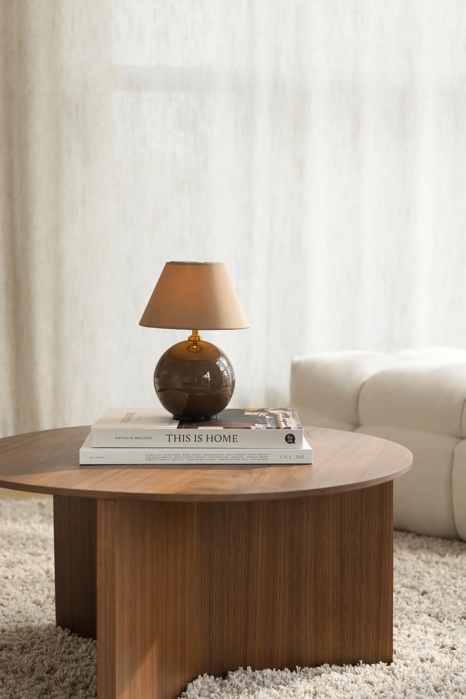 Iris 16 ポータブルテーブルランプ, Mocha Globen Lighting | グローベンライティング