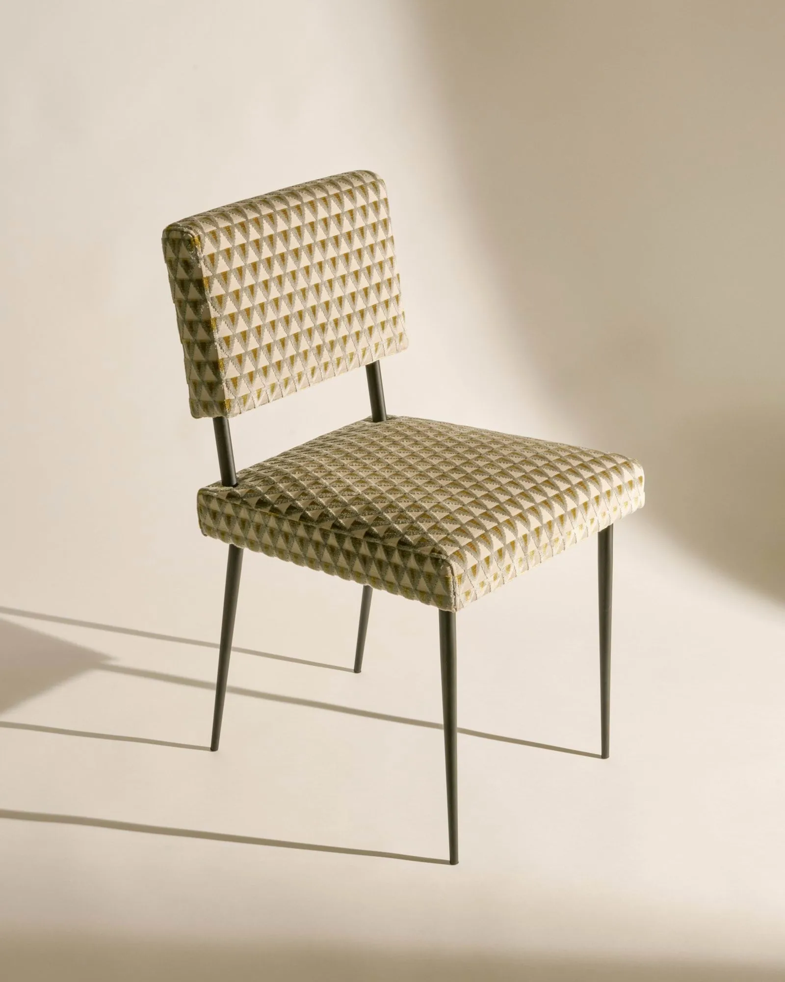 M-Chair チェア, Amuleto 005-matt black GUBI | グビ