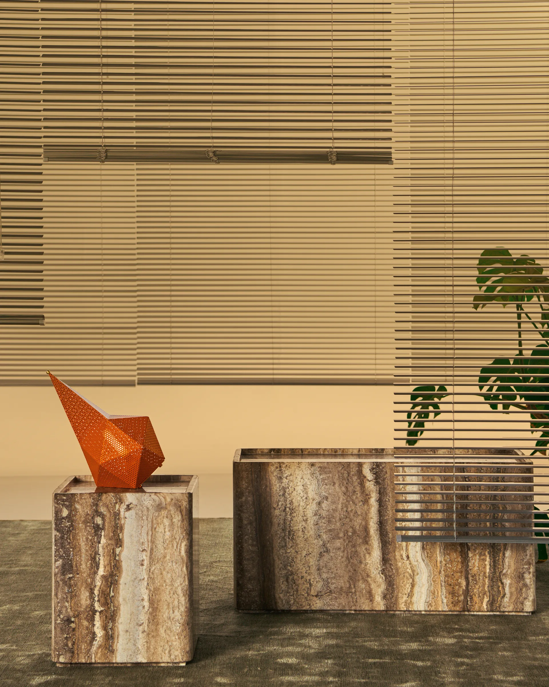 Pietra サイドテーブル 33x33x40 cm, Lively sepia GUBI | グビ