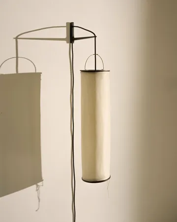 Silk Lantern ウォールランプ - Natural white silk-semi matt black - GUBI | グビ