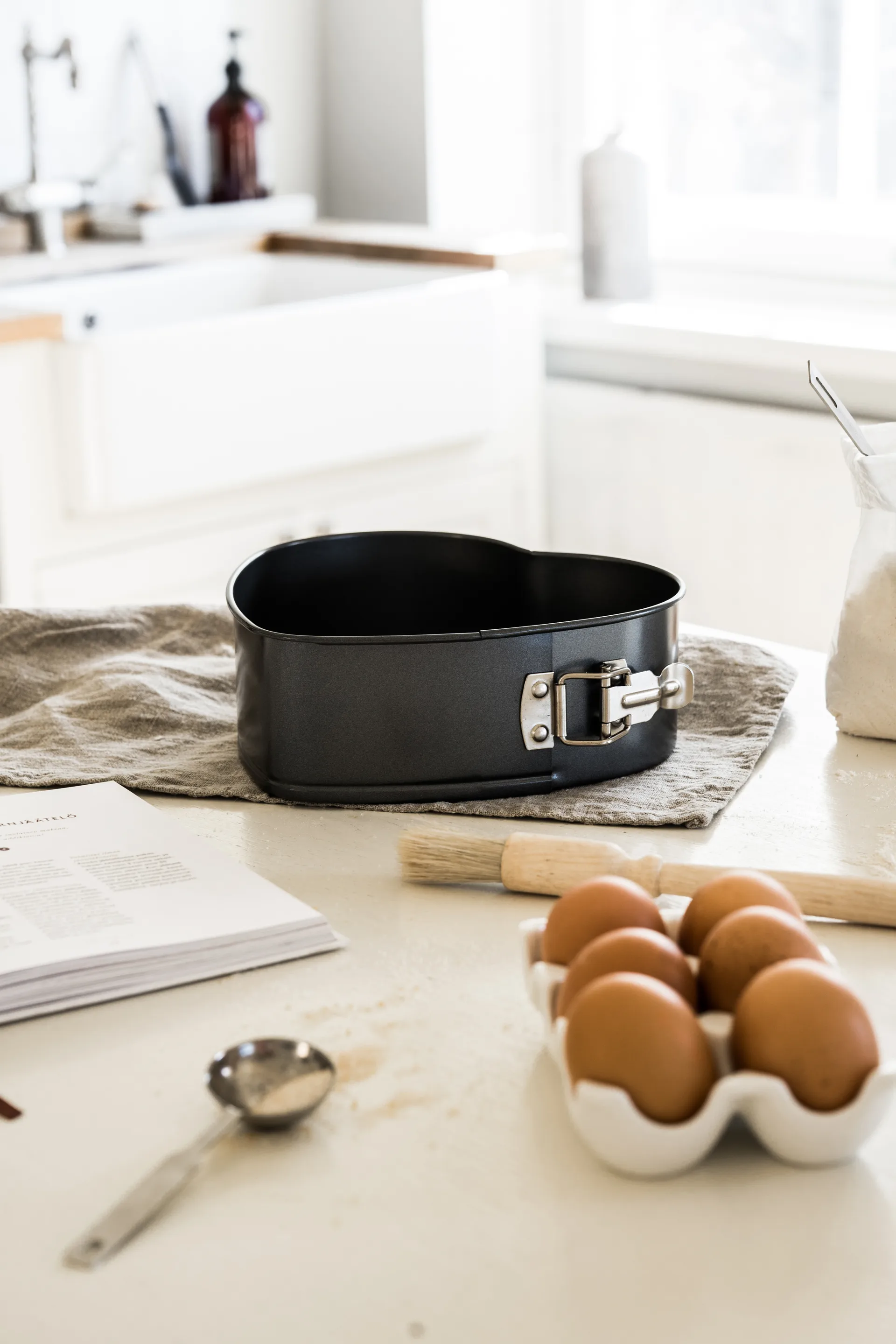 Heirol heart shape springform 焼き型 , Small 11x11 cm Heirol