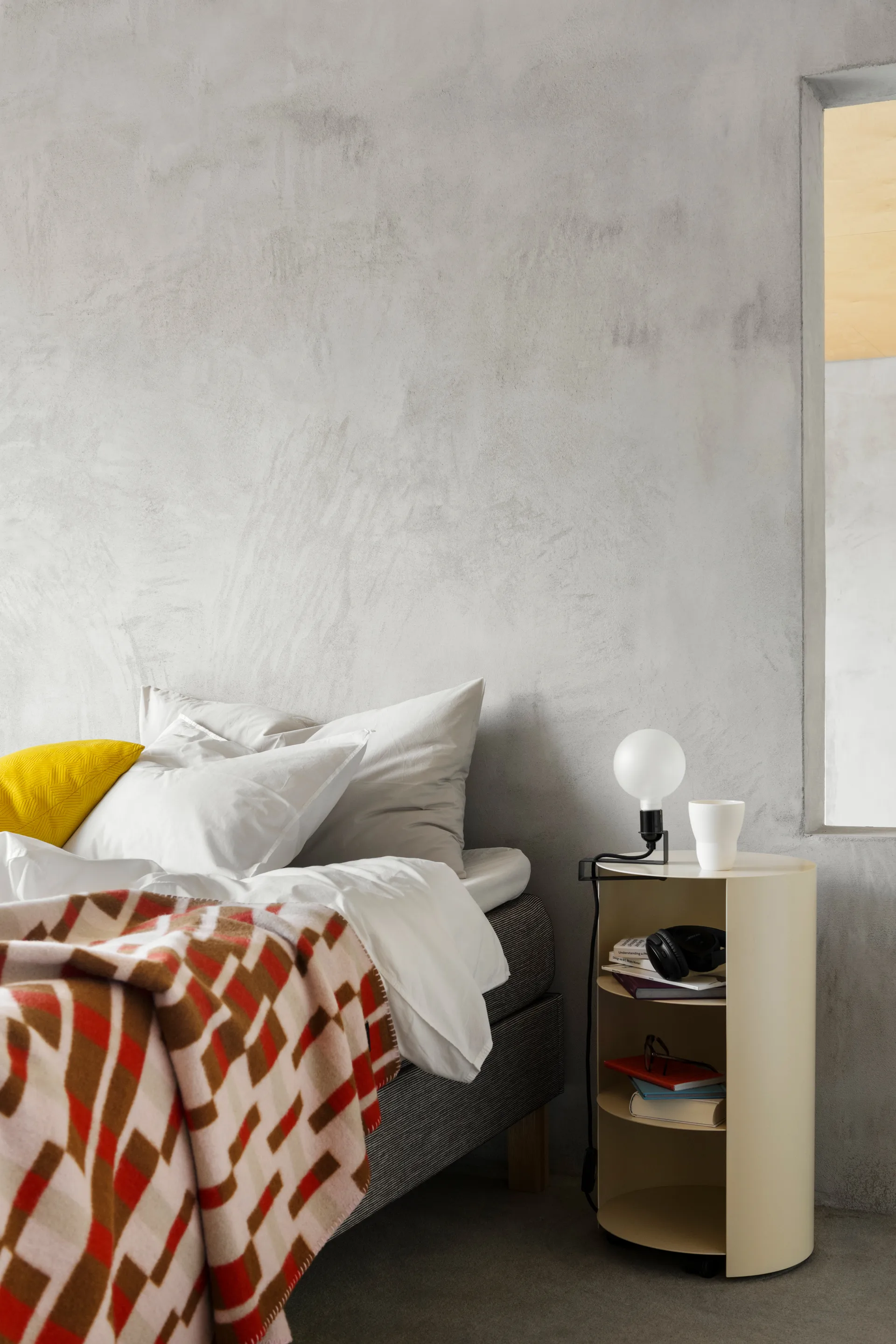 Hide ペデスタル Ø38x68 cm, Light ivory textured Hem