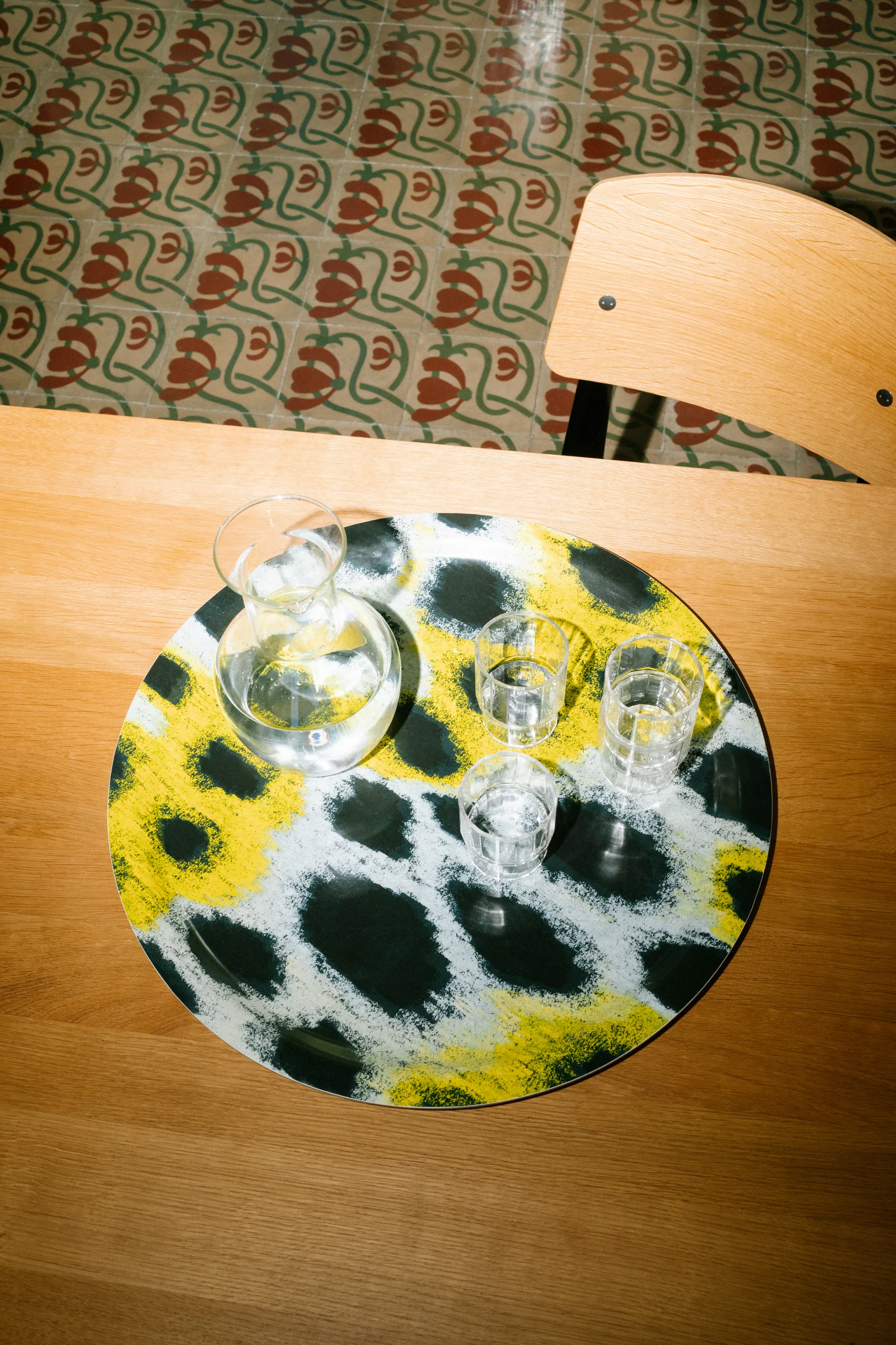 Monster トレイ ミディアム Ø49 cm, White-yellow-black Hem