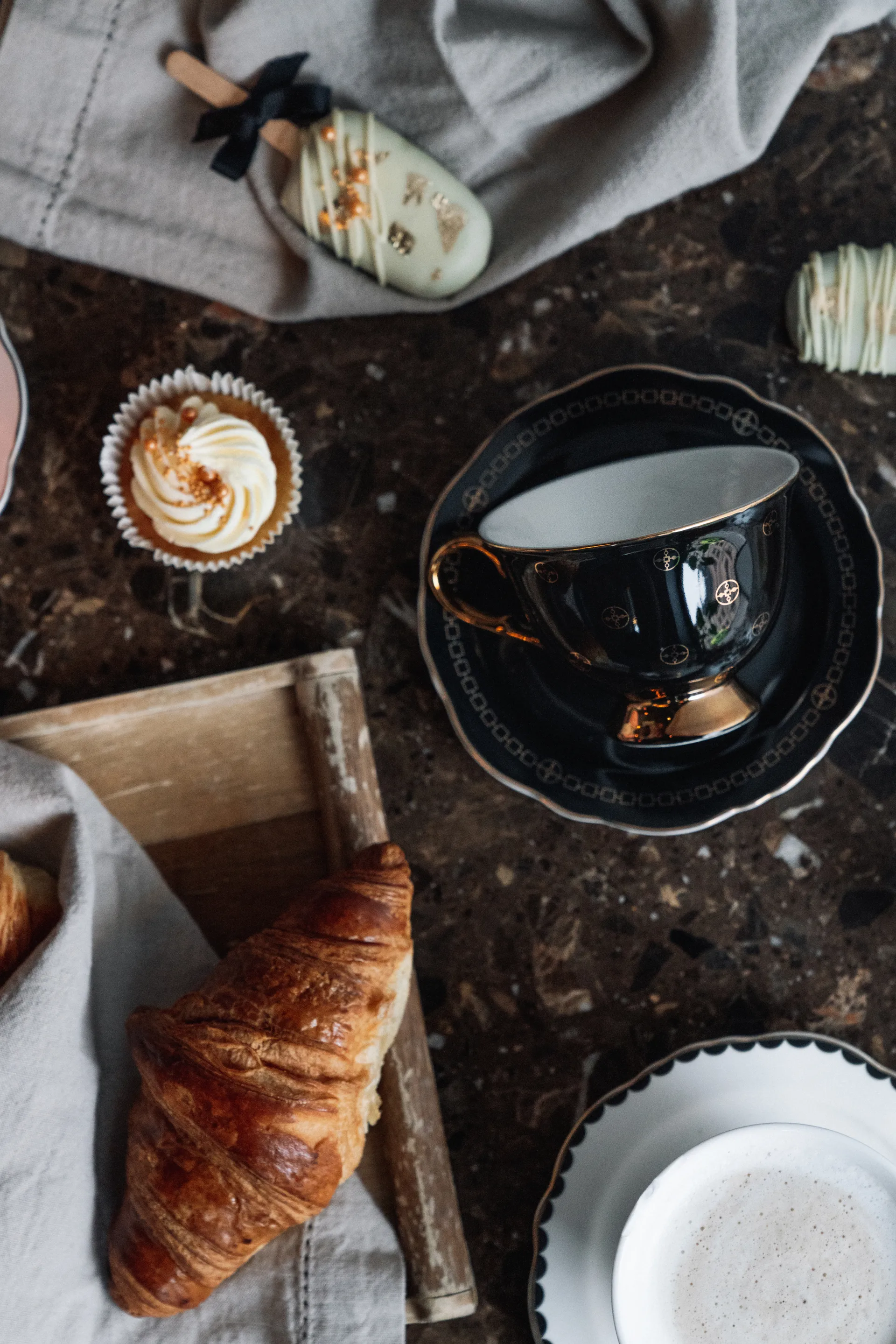 Anima Gemella Nero カップ & ソーサー, 22 cl Hilke Collection