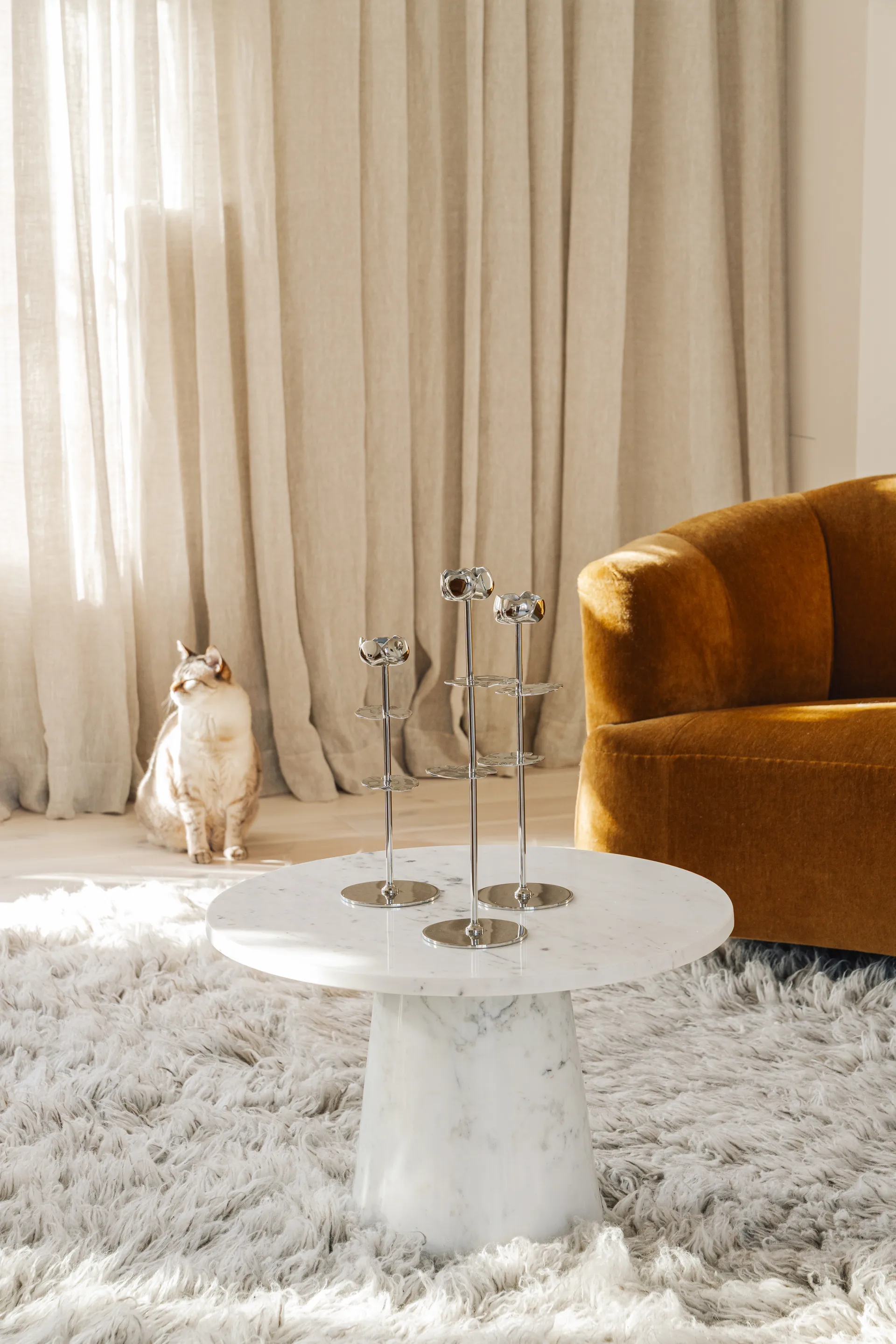 Ninfea Alta キャンドルスティック 35 cm, Nickel-plated brass Hilke Collection