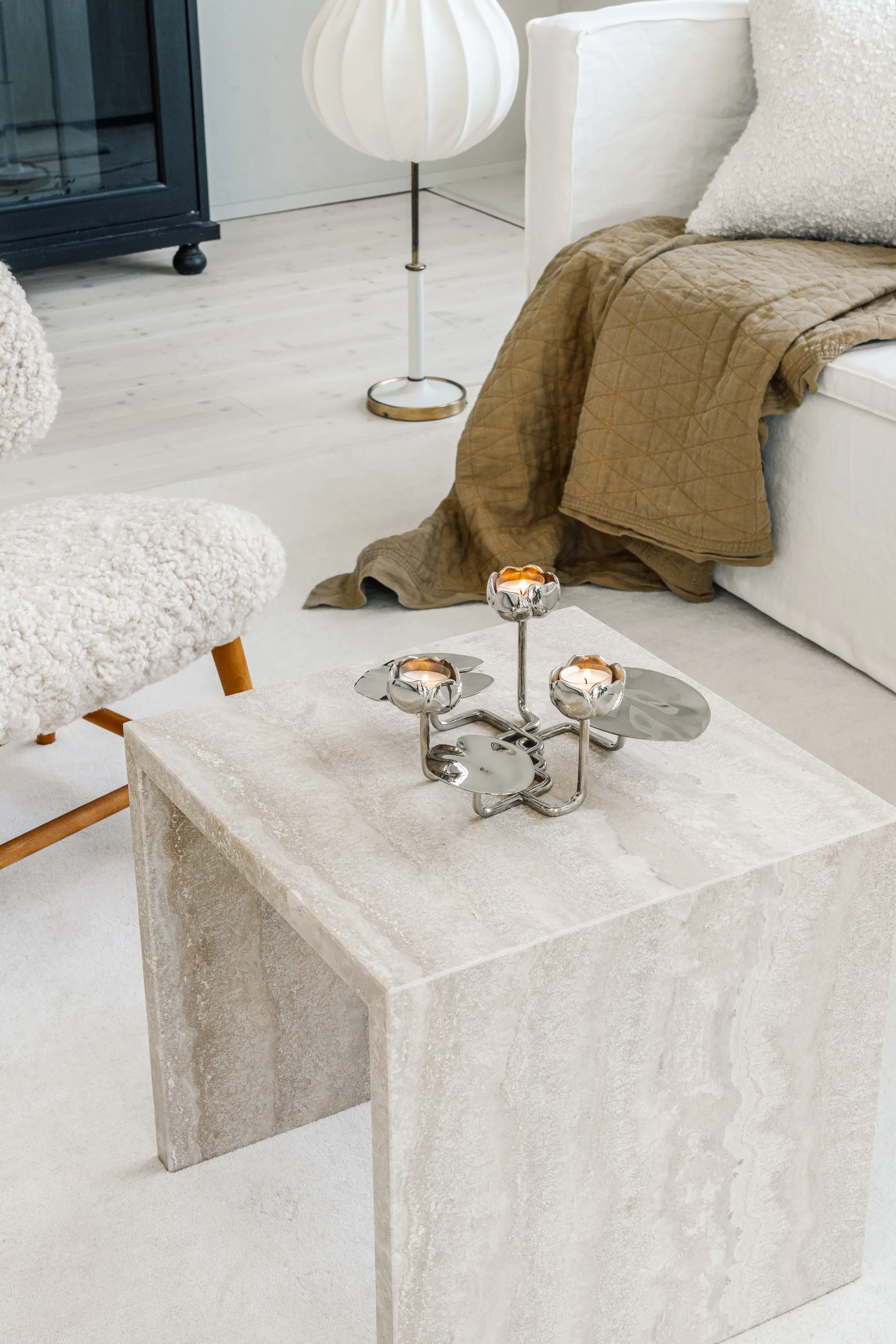 Ninfea grande キャンドルスティック, Nickel-plated brass Hilke Collection