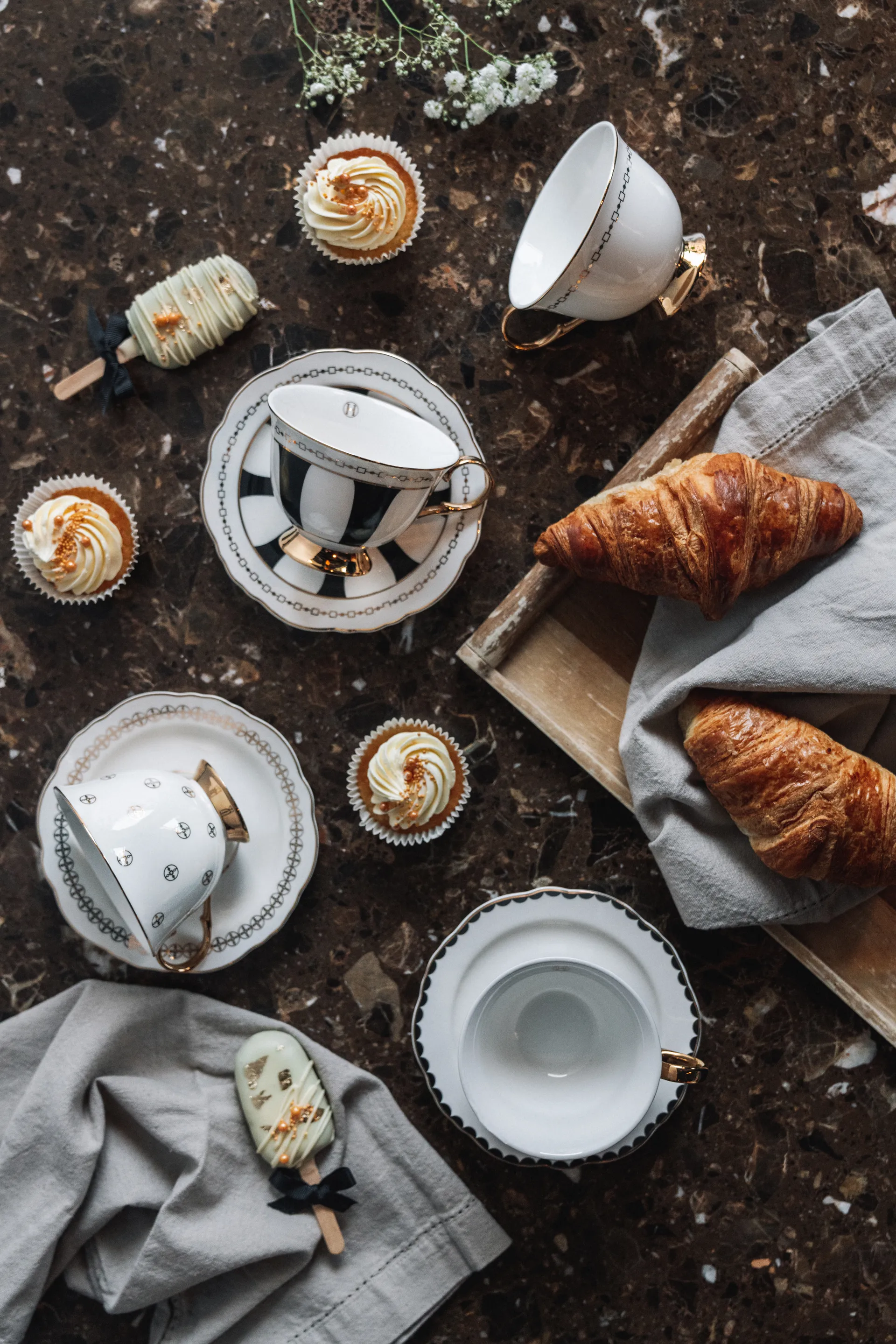 Strisce Nero カップ & ソーサー, 22 cl Hilke Collection