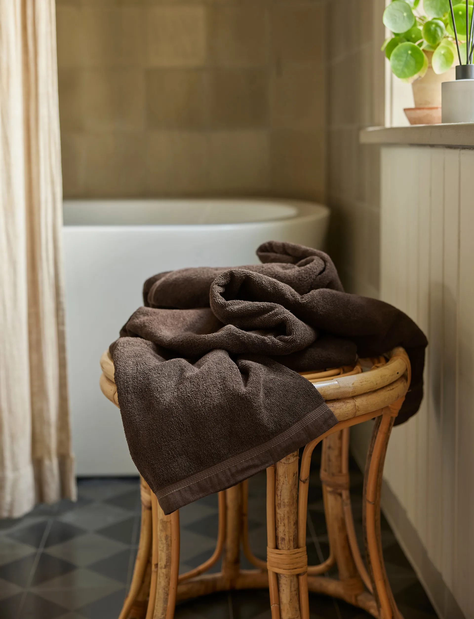 Lina タオル chocolat, 70x140 cm Himla | ヒムラ