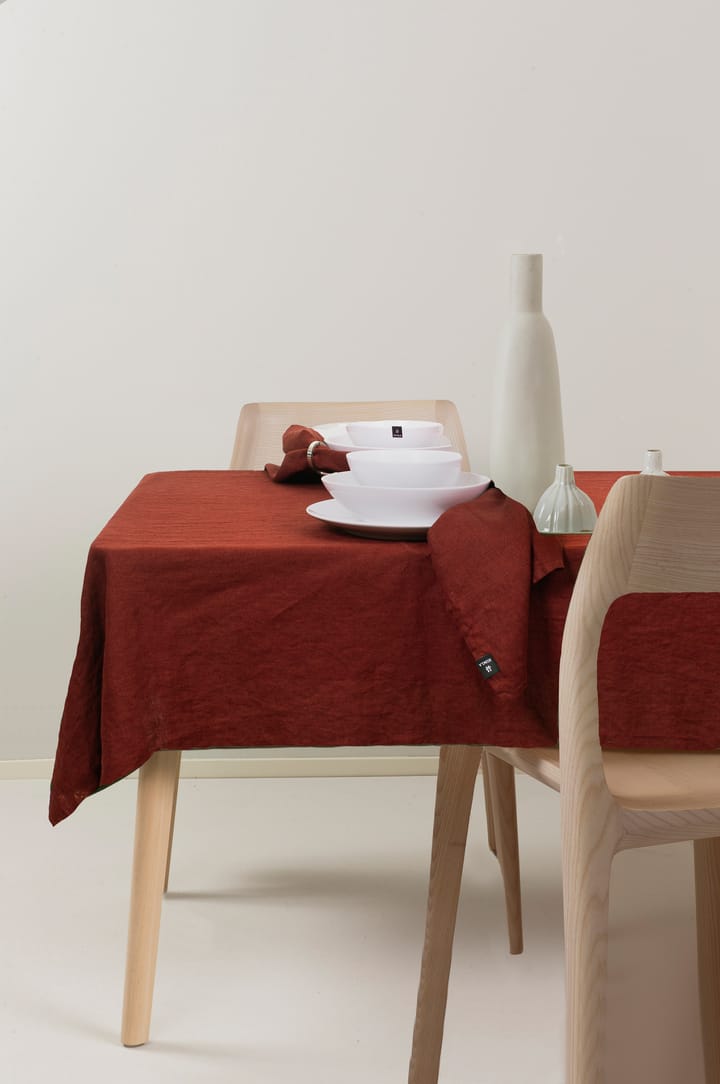 Sunshine テーブルクロス 145x330 cm, Lingonberry (red) Himla | ヒムラ