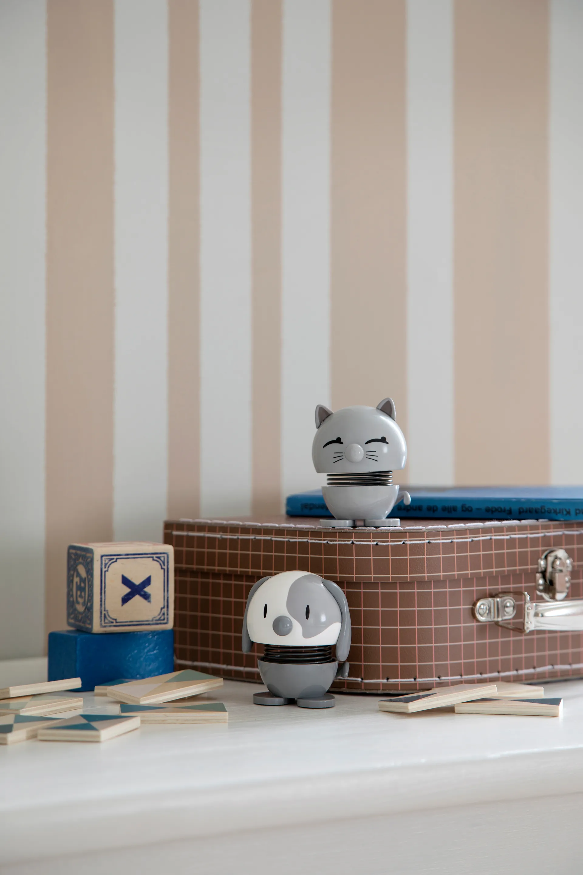 Hoptimist Dog フィギュア 6.9 cm, Cool grey Hoptimist | ホプティミスト