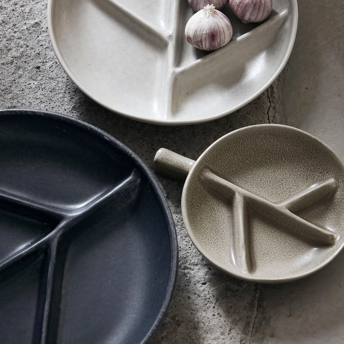 Branch プレート Ø22.3 cm, dark grey House Doctor | ハウスドクター