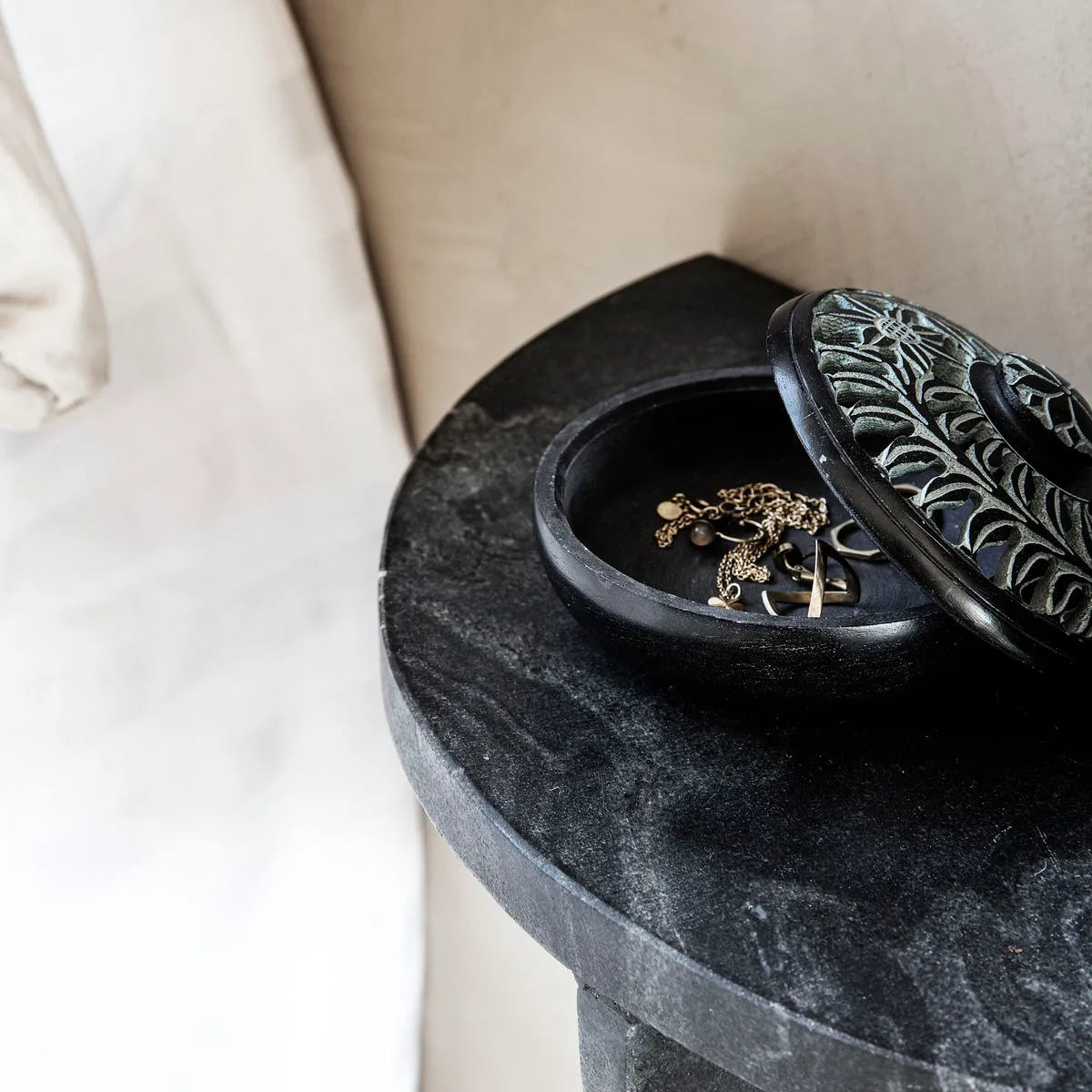 House Doctor | ハウスドクター からのMega サイドテーブル wall