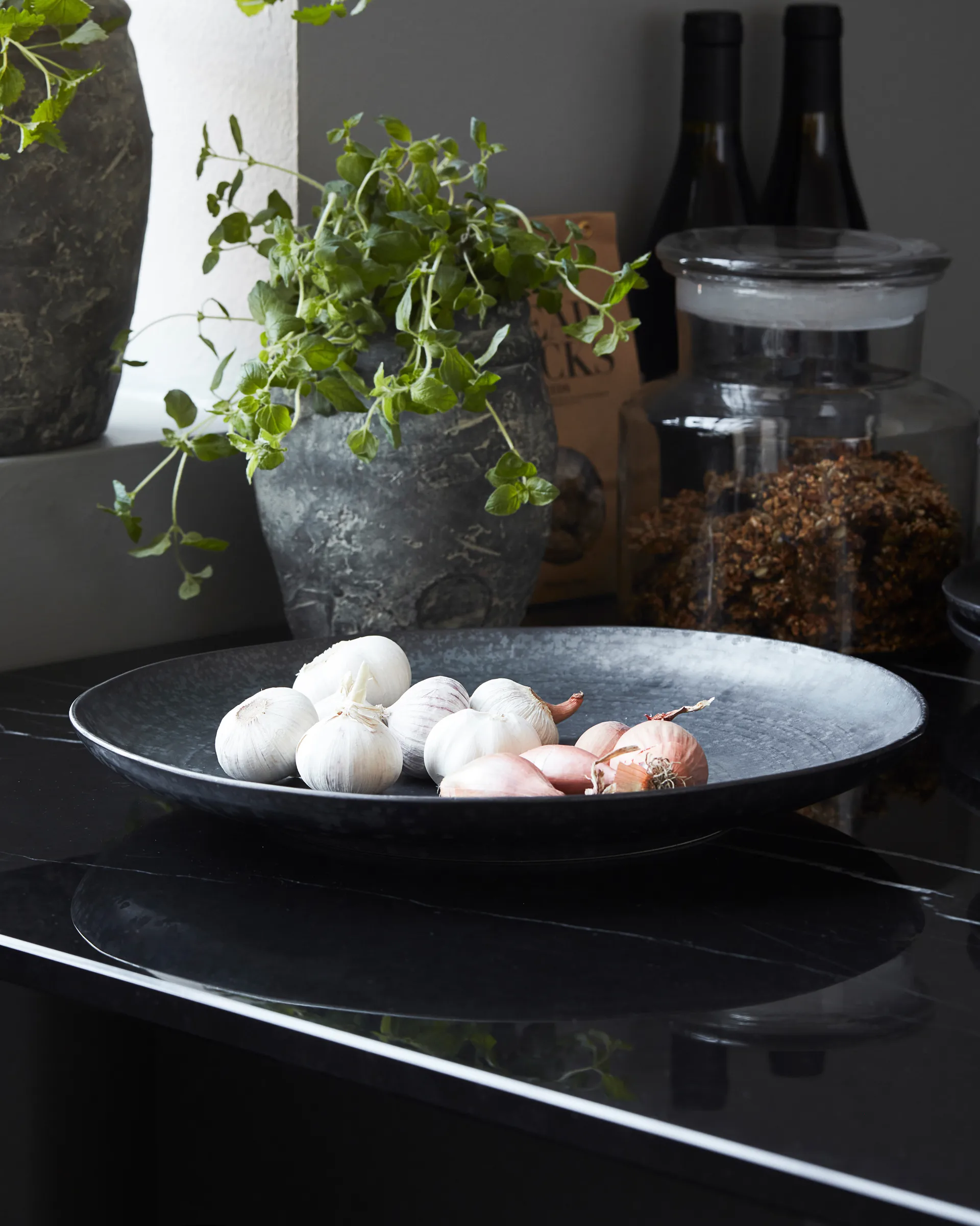 Pion サービングプレート Ø36 cm, Black-brown House Doctor | ハウスドクター