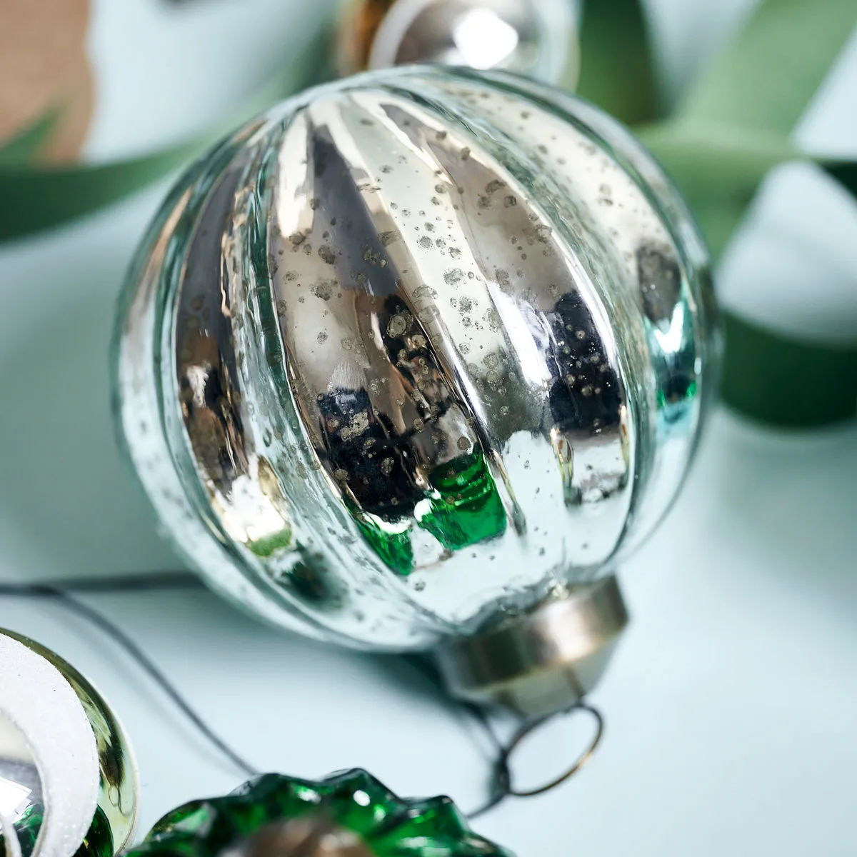 Shim クリスマスツリー デコレーション Ø10 cm, Silver House Doctor | ハウスドクター