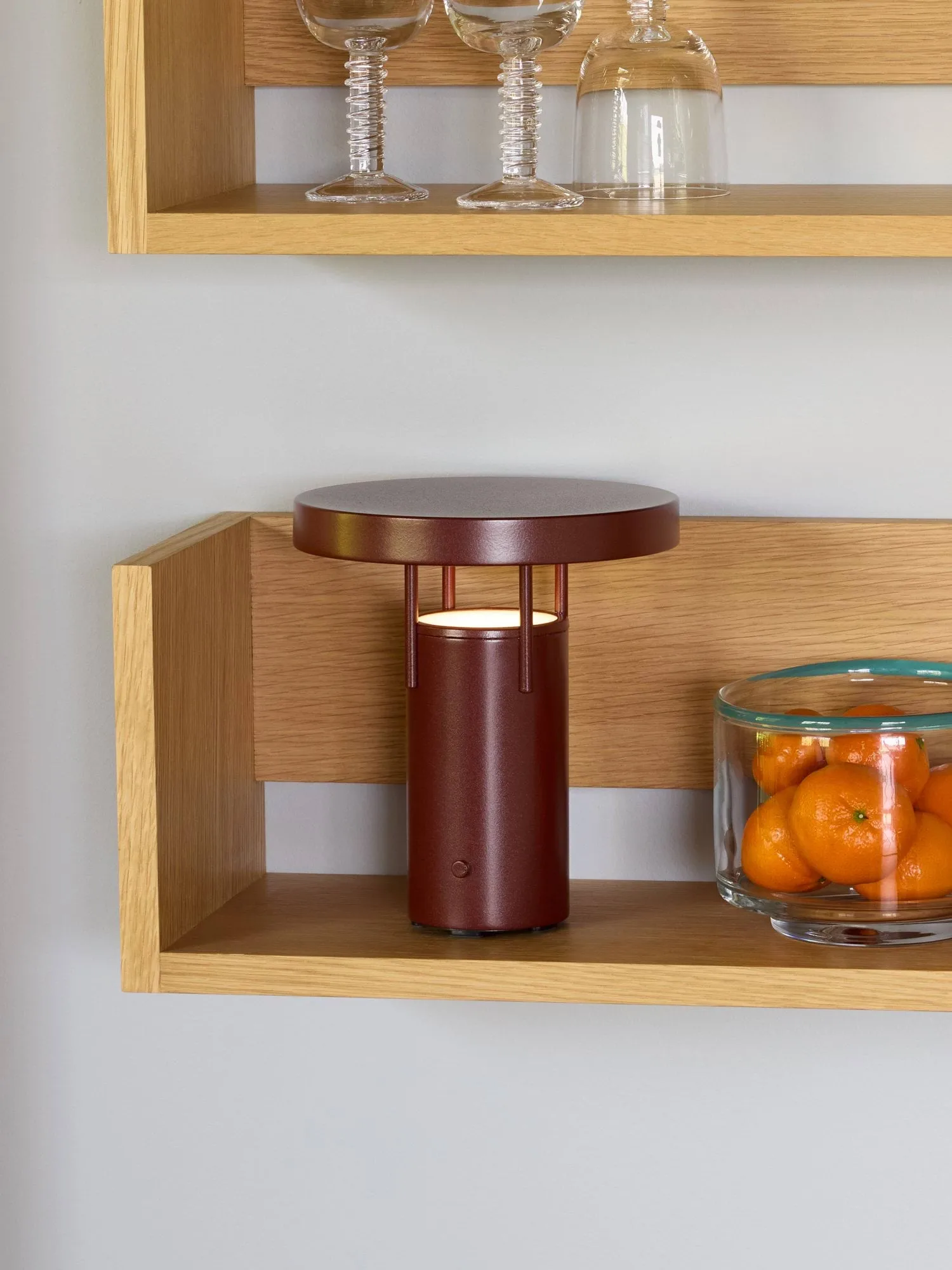 BringMe ポータブルテーブルランプ, Metallic burgundy, mini 20 cm Hübsch Interior