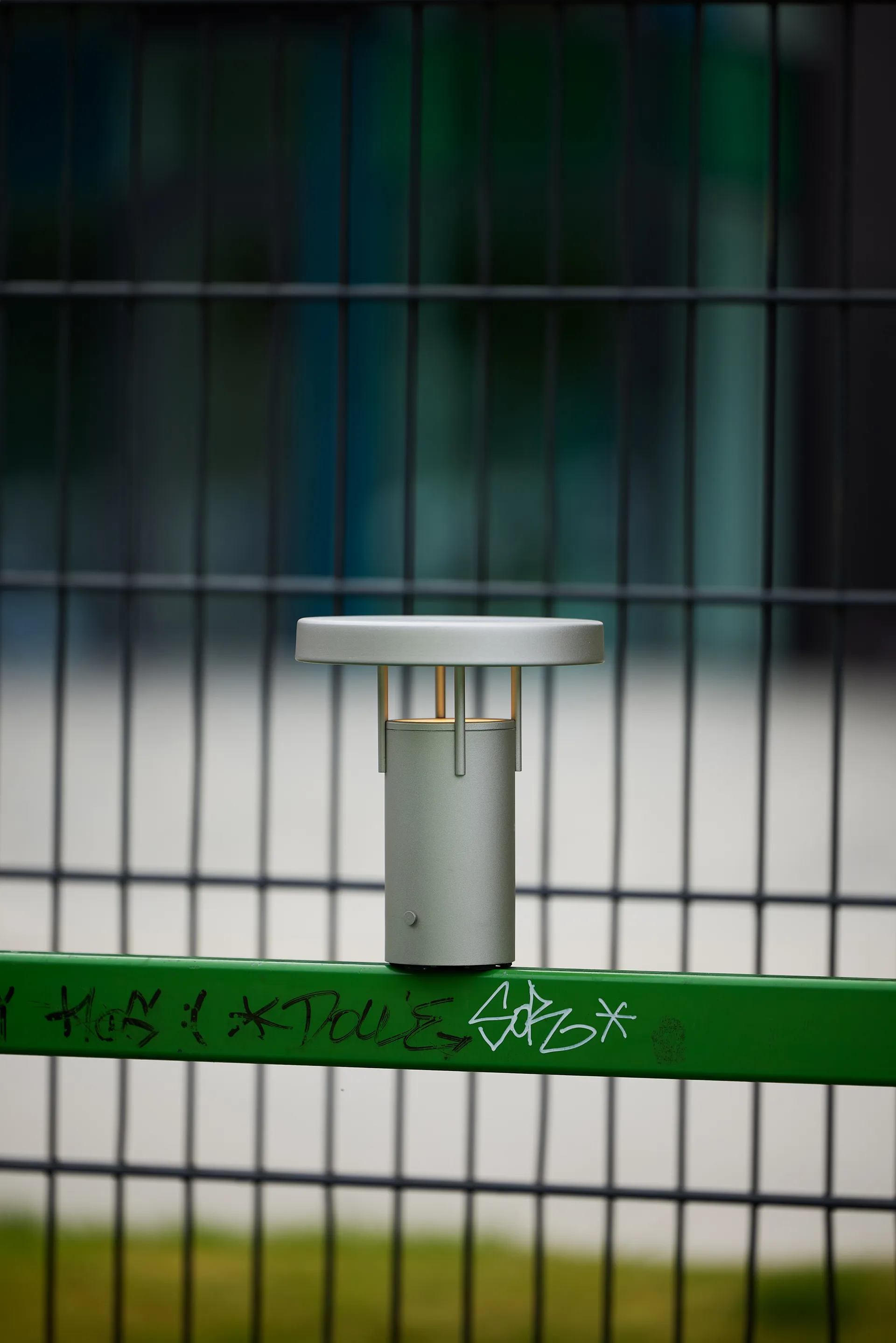 BringMe ミニポータブルテーブルランプ, Metallic sand Hübsch Interior