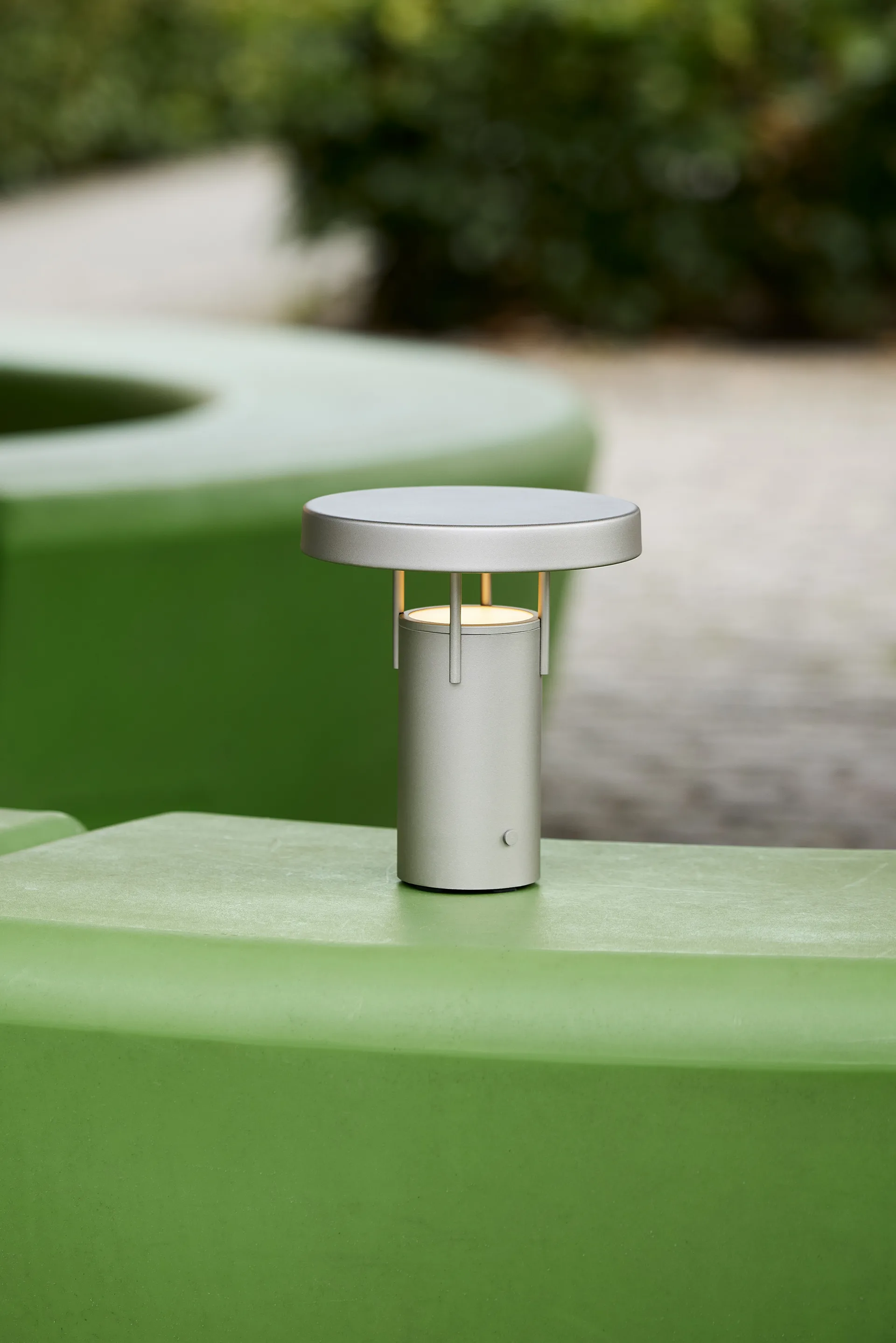 BringMe ミニポータブルテーブルランプ, Metallic sand Hübsch Interior