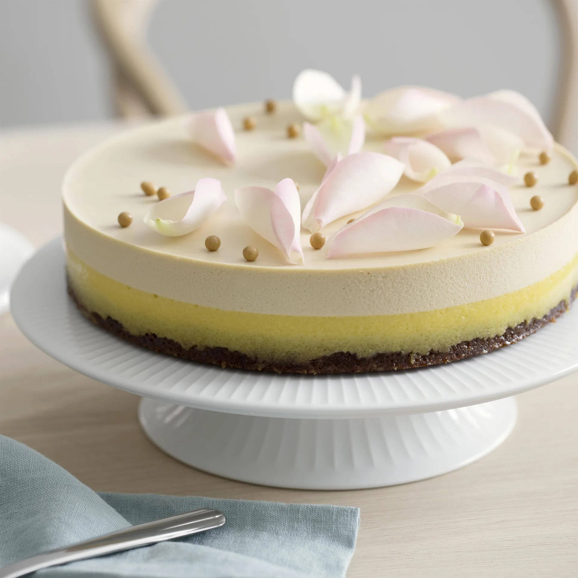 ハンマースホイ ベース付きケーキ皿 Ø30 cm, white Kähler | ケーラー