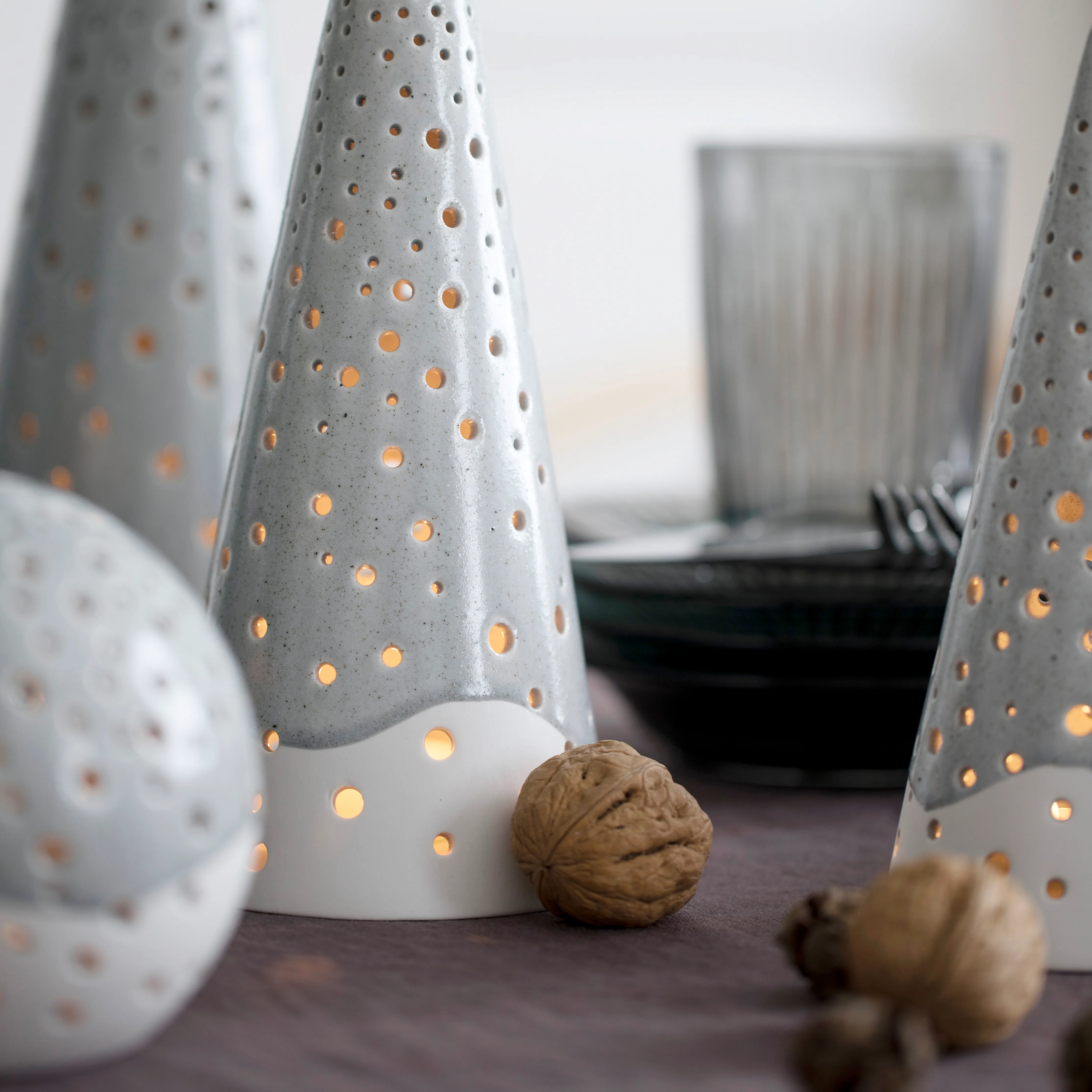 Kähler | ケーラー からのNobili キャンドル ホルダー グレー Kähler | ケーラー からのNobili キャンドル ホルダー グレー