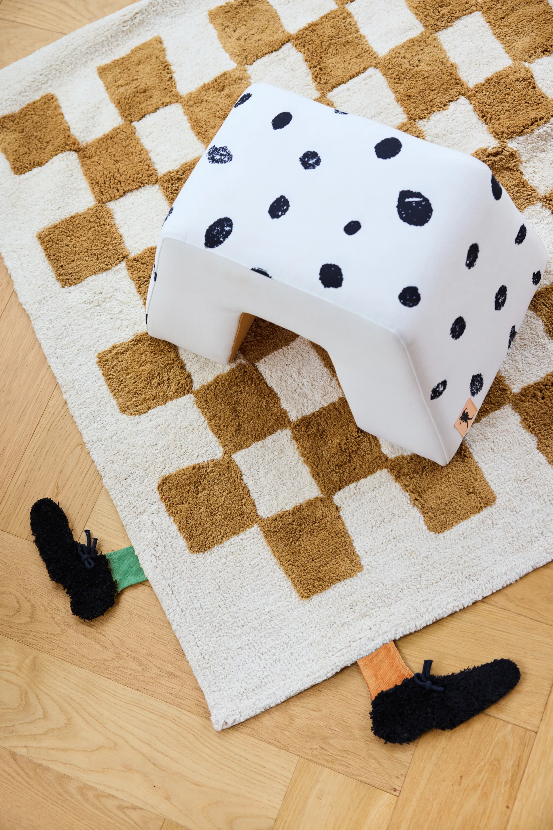 Pippi スツール, White-orange Kid's Concept