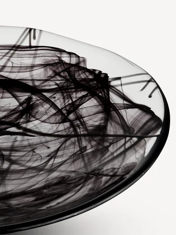 Contrast ソーサー 380 mm - Black-black - Kosta Boda | コスタボダ