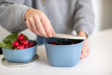 Connect ボウル+蓋 1 L バイオサーキュラー熱可塑性プラスチック製 - Nature flower blue - Koziol
